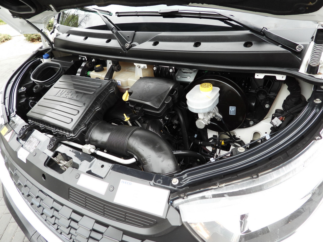 Utilitaire frigorifique IVECO DAILY 35S14 REFRIGERATOR VAN 0*C POWER SUPPLY 230V CRUISE CONTROL AUTOMATIC TRANSMISSION HI-MATIC AIR CONDITIONING  140HP: photos 33