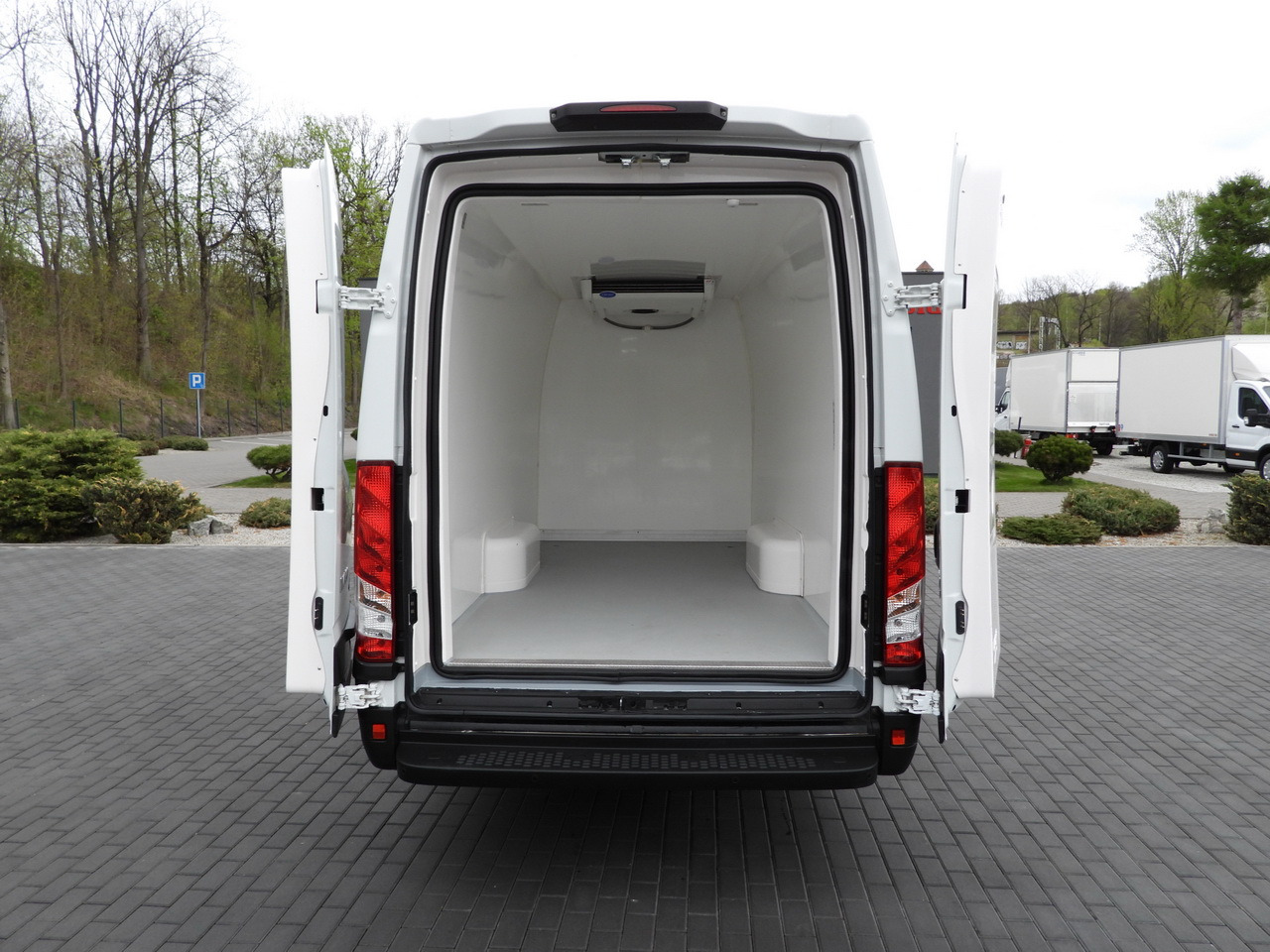 Utilitaire frigorifique IVECO DAILY 35S14 REFRIGERATOR VAN 0*C POWER SUPPLY 230V CRUISE CONTROL AUTOMATIC TRANSMISSION HI-MATIC AIR CONDITIONING  140HP: photos 16