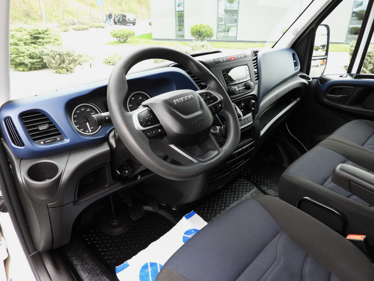 IVECO DAILY 35S14 REFRIGERATOR VAN 0*C POWER SUPPLY 230V CRUISE CONTROL AUTOMATIC TRANSMISSION HI-MATIC AIR CONDITIONING  140HP - Utilitaire frigorifique: photos 2 IVECO DAILY 35S14 REFRIGERATOR VAN 0*C POWER SUPPLY 230V CRUISE CONTROL AUTOMATIC TRANSMISSION HI-MATIC AIR CONDITIONING  140HP - Utilitaire frigorifique: photos 2