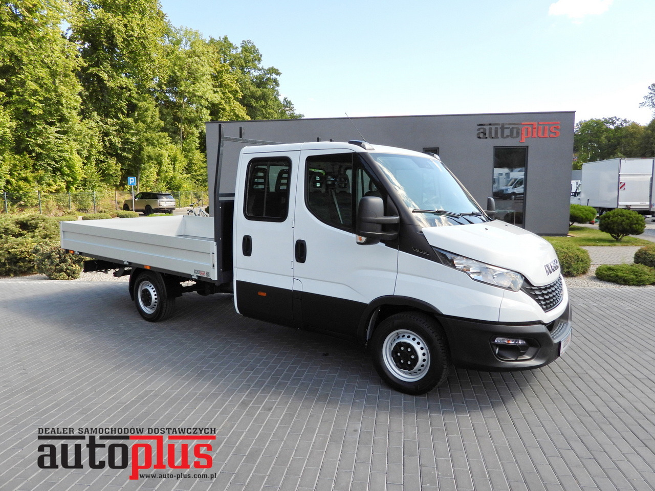 IVECO DAILY 35S14 STAKE BODY DOUBLE CABIN DOKA 7 SEATS CRUISE CONTROL AIR CONDITIONING 135HP - Utilitaire double cabine: photos 1 IVECO DAILY 35S14 STAKE BODY DOUBLE CABIN DOKA 7 SEATS CRUISE CONTROL AIR CONDITIONING 135HP - Utilitaire double cabine: photos 1
