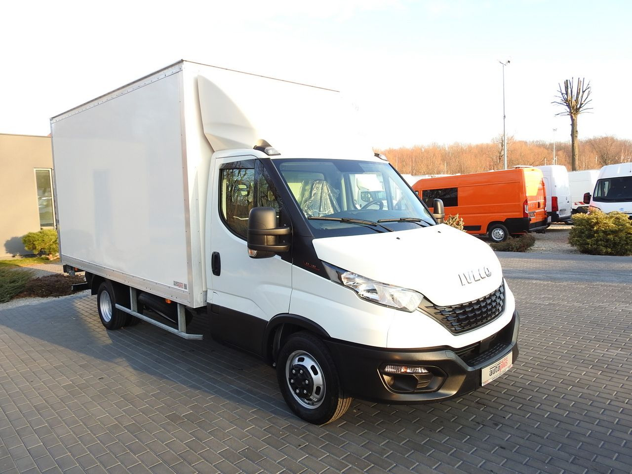 IVECO DAILY 35S16 BOX LIFT 8 PALLETS CRUISE CONTROL AIR CONDITIONING TWIN WHEELS 160HP - Fourgon grand volume: photos 4 IVECO DAILY 35S16 BOX LIFT 8 PALLETS CRUISE CONTROL AIR CONDITIONING TWIN WHEELS 160HP - Fourgon grand volume: photos 4