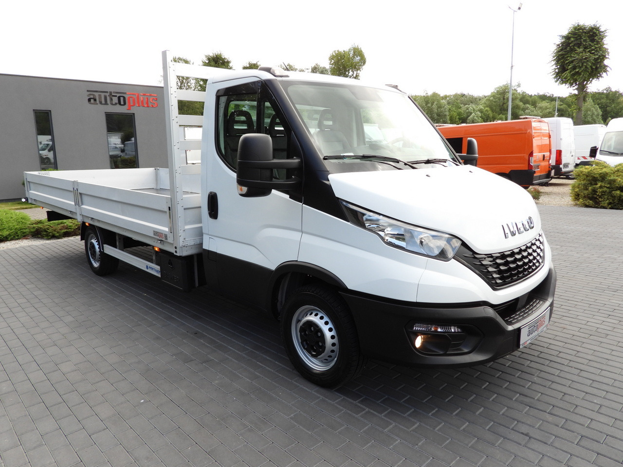 IVECO DAILY 35S16 STAKE BODY 10 PALLETS CRUISE CONTROL AIR CONDITIONING  160HP - Fourgon plateau: photos 4 IVECO DAILY 35S16 STAKE BODY 10 PALLETS CRUISE CONTROL AIR CONDITIONING  160HP - Fourgon plateau: photos 4