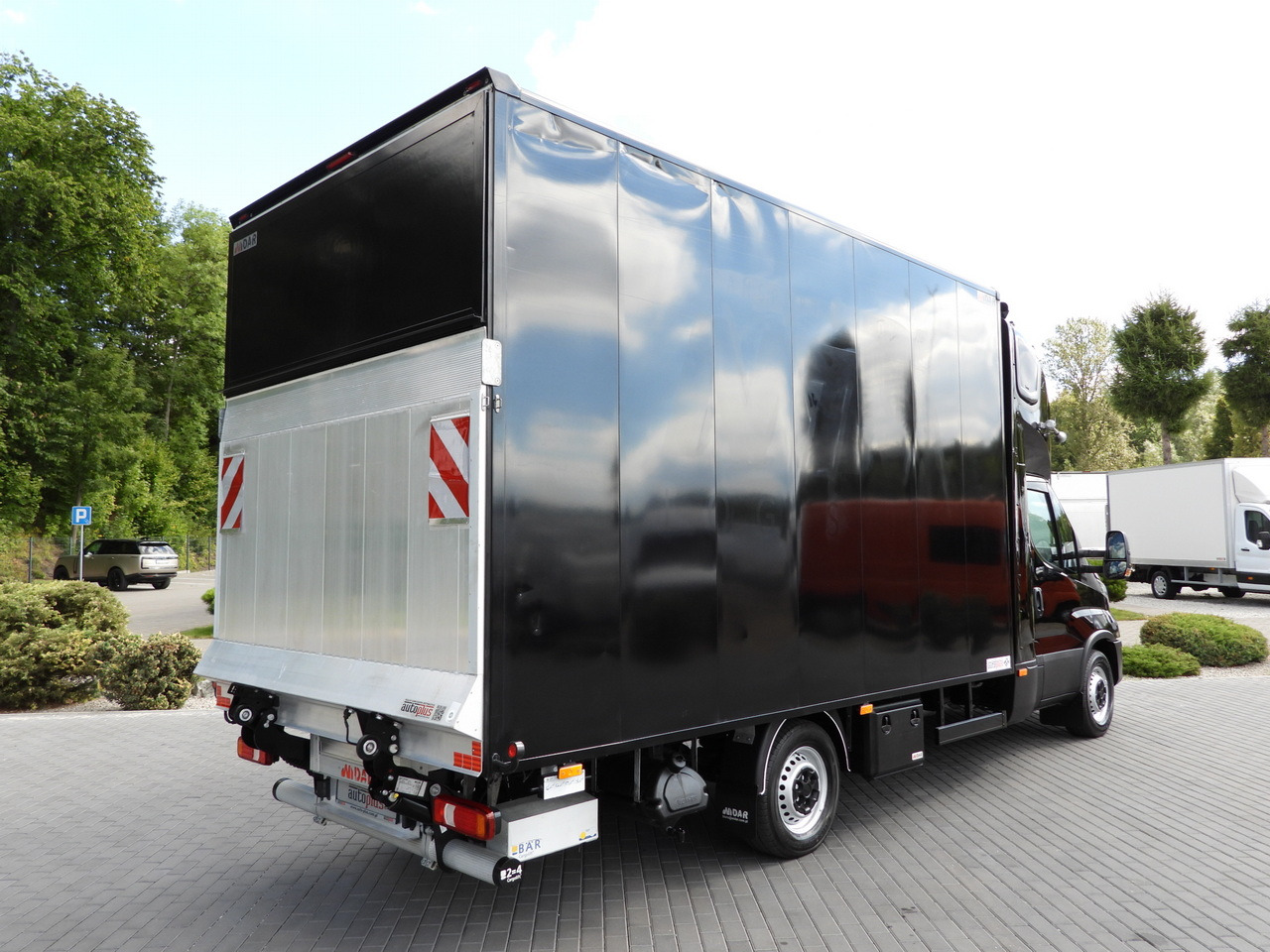 IVECO DAILY 35S18 BOX LIFT 8 PALLETS WEBASTO CRUISE CONTROL NAVIGATION LED LIGHTS PNEUMATICS AIR CONDITIONING 180HP - Utilitaire frigorifique: photos 3 IVECO DAILY 35S18 BOX LIFT 8 PALLETS WEBASTO CRUISE CONTROL NAVIGATION LED LIGHTS PNEUMATICS AIR CONDITIONING 180HP - Utilitaire frigorifique: photos 3