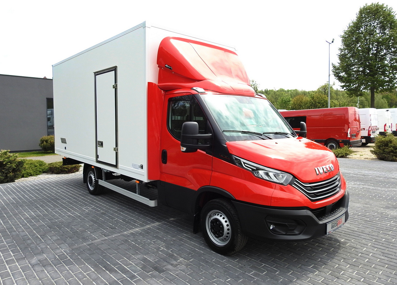 IVECO DAILY 35S18 NEW BOX 10 PALLETS CRUISE CONTROL NAVIGATION AIR CONDITIONING LED LIGHTS GUARANTEE 180HP - Fourgon grand volume: photos 4 IVECO DAILY 35S18 NEW BOX 10 PALLETS CRUISE CONTROL NAVIGATION AIR CONDITIONING LED LIGHTS GUARANTEE 180HP - Fourgon grand volume: photos 4