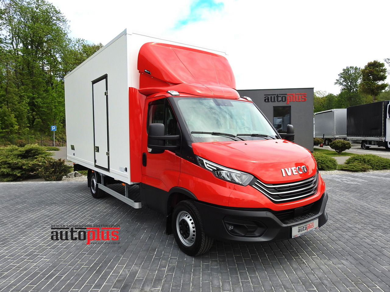 IVECO DAILY 35S18 NEW BOX 10 PALLETS CRUISE CONTROL NAVIGATION AIR CONDITIONING LED LIGHTS GUARANTEE 180HP - Utilitaire frigorifique: photos 1 IVECO DAILY 35S18 NEW BOX 10 PALLETS CRUISE CONTROL NAVIGATION AIR CONDITIONING LED LIGHTS GUARANTEE 180HP - Utilitaire frigorifique: photos 1