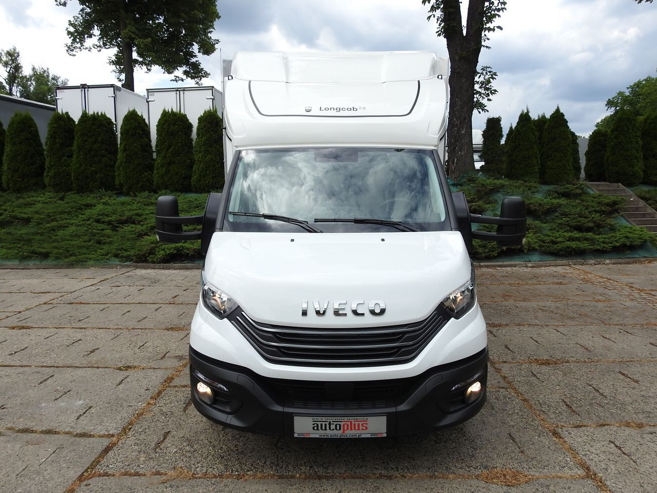 IVECO DAILY 35S18 NEW TARPAULIN WEBASTO CRUISE CONTROL AIR CONDITIONING 180HP - Utilitaire plateau baché: photos 5 IVECO DAILY 35S18 NEW TARPAULIN WEBASTO CRUISE CONTROL AIR CONDITIONING 180HP - Utilitaire plateau baché: photos 5