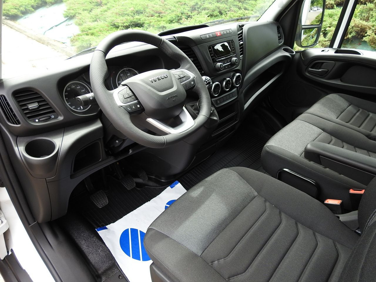 IVECO DAILY 35S18 NEW TARPAULIN WEBASTO CRUISE CONTROL AIR CONDITIONING 180HP - Utilitaire plateau baché: photos 2 IVECO DAILY 35S18 NEW TARPAULIN WEBASTO CRUISE CONTROL AIR CONDITIONING 180HP - Utilitaire plateau baché: photos 2