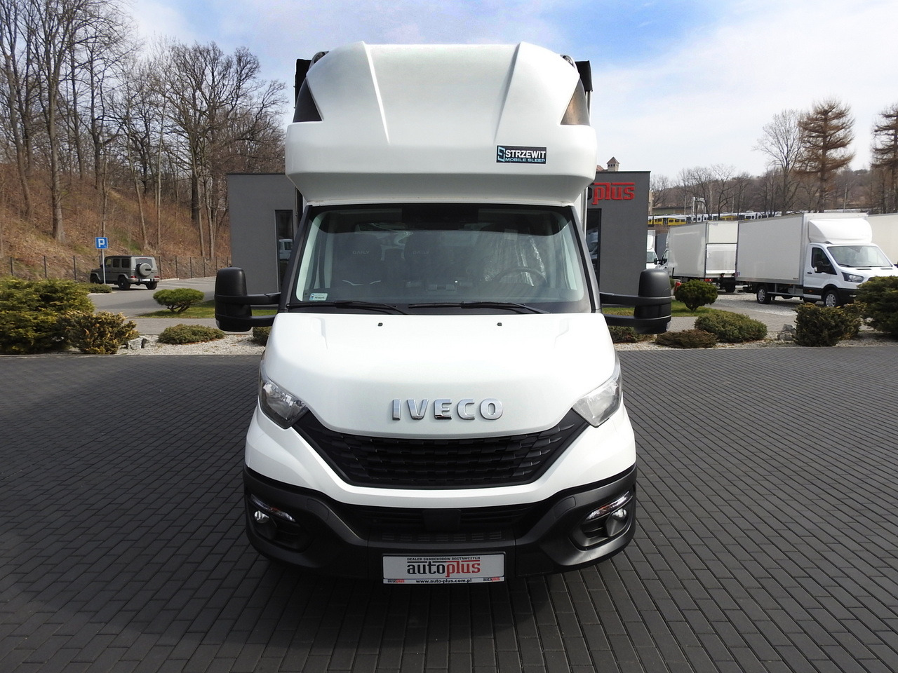 IVECO DAILY 35S18 TARPAULIN 10 PALLETS WEBASTO CRUISE CONTROL AIR CONDITIONING 180HP - Utilitaire plateau baché: photos 5 IVECO DAILY 35S18 TARPAULIN 10 PALLETS WEBASTO CRUISE CONTROL AIR CONDITIONING 180HP - Utilitaire plateau baché: photos 5