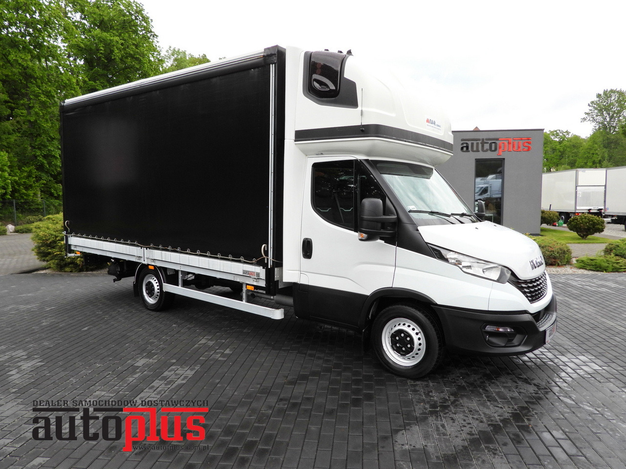 IVECO DAILY  35S18 TARPAULIN 10 PALLETS WEBASTO CRUISE CONTROL AIR CONDITIONING  180HP - Utilitaire plateau baché: photos 1 IVECO DAILY  35S18 TARPAULIN 10 PALLETS WEBASTO CRUISE CONTROL AIR CONDITIONING  180HP - Utilitaire plateau baché: photos 1
