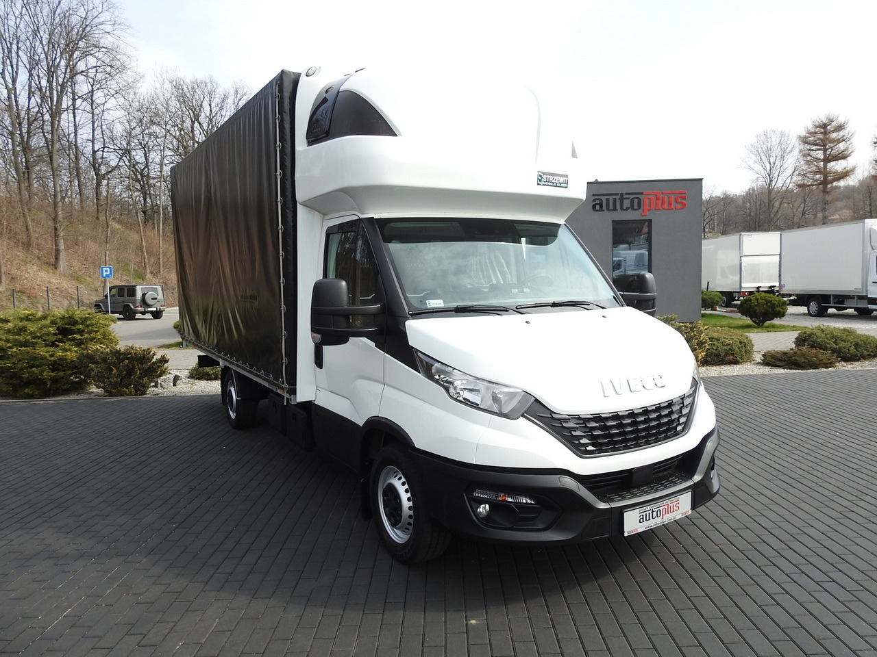 IVECO DAILY 35S18 TARPAULIN 10 PALLETS WEBASTO CRUISE CONTROL AIR CONDITIONING 180HP - Utilitaire plateau baché: photos 1 IVECO DAILY 35S18 TARPAULIN 10 PALLETS WEBASTO CRUISE CONTROL AIR CONDITIONING 180HP - Utilitaire plateau baché: photos 1