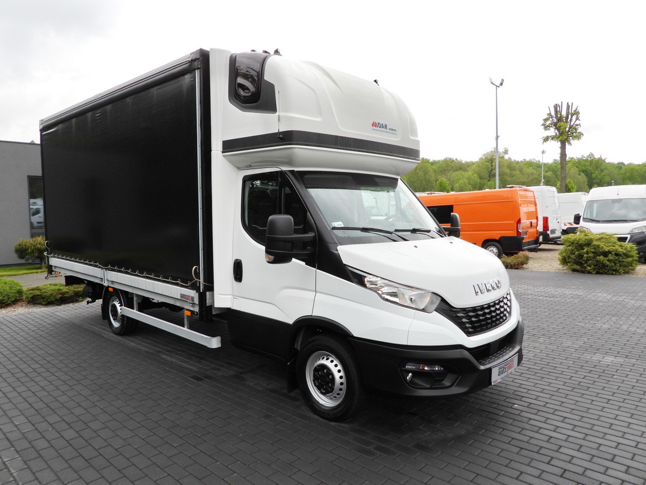 IVECO DAILY  35S18 TARPAULIN 10 PALLETS WEBASTO CRUISE CONTROL AIR CONDITIONING  180HP - Utilitaire plateau baché: photos 4 IVECO DAILY  35S18 TARPAULIN 10 PALLETS WEBASTO CRUISE CONTROL AIR CONDITIONING  180HP - Utilitaire plateau baché: photos 4