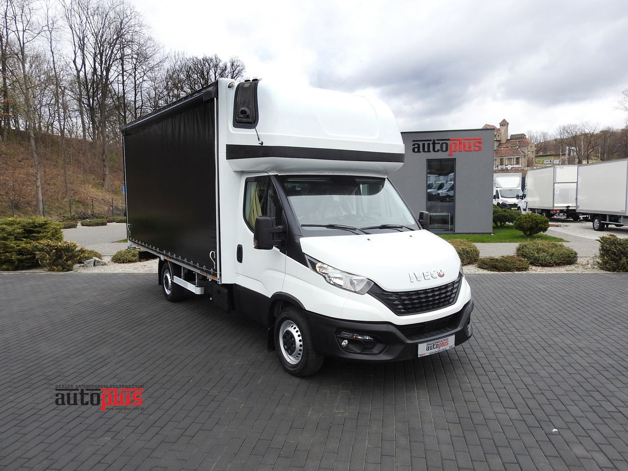 IVECO DAILY  35S18 TARPAULIN 10 PALLETS WEBASTO CRUISE CONTROL AIR CONDITIONING  180HP - Utilitaire plateau baché: photos 1 IVECO DAILY  35S18 TARPAULIN 10 PALLETS WEBASTO CRUISE CONTROL AIR CONDITIONING  180HP - Utilitaire plateau baché: photos 1