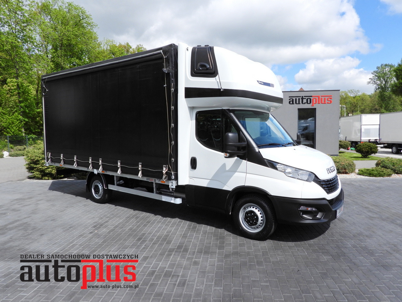 IVECO DAILY  35S18 TARPAULIN 10 PALLETS WEBASTO CRUISE CONTROL AIR CONDITIONING  180HP - Utilitaire plateau baché: photos 1 IVECO DAILY  35S18 TARPAULIN 10 PALLETS WEBASTO CRUISE CONTROL AIR CONDITIONING  180HP - Utilitaire plateau baché: photos 1