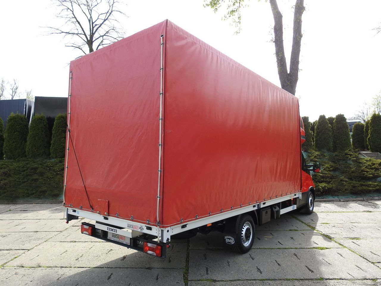 IVECO DAILY 35S18 TARPAULIN 10 PALLETS WEBASTO CRUISE CONTROL LED LIGHTS AIR CONDITIONING 180HP - Utilitaire plateau baché: photos 3 IVECO DAILY 35S18 TARPAULIN 10 PALLETS WEBASTO CRUISE CONTROL LED LIGHTS AIR CONDITIONING 180HP - Utilitaire plateau baché: photos 3