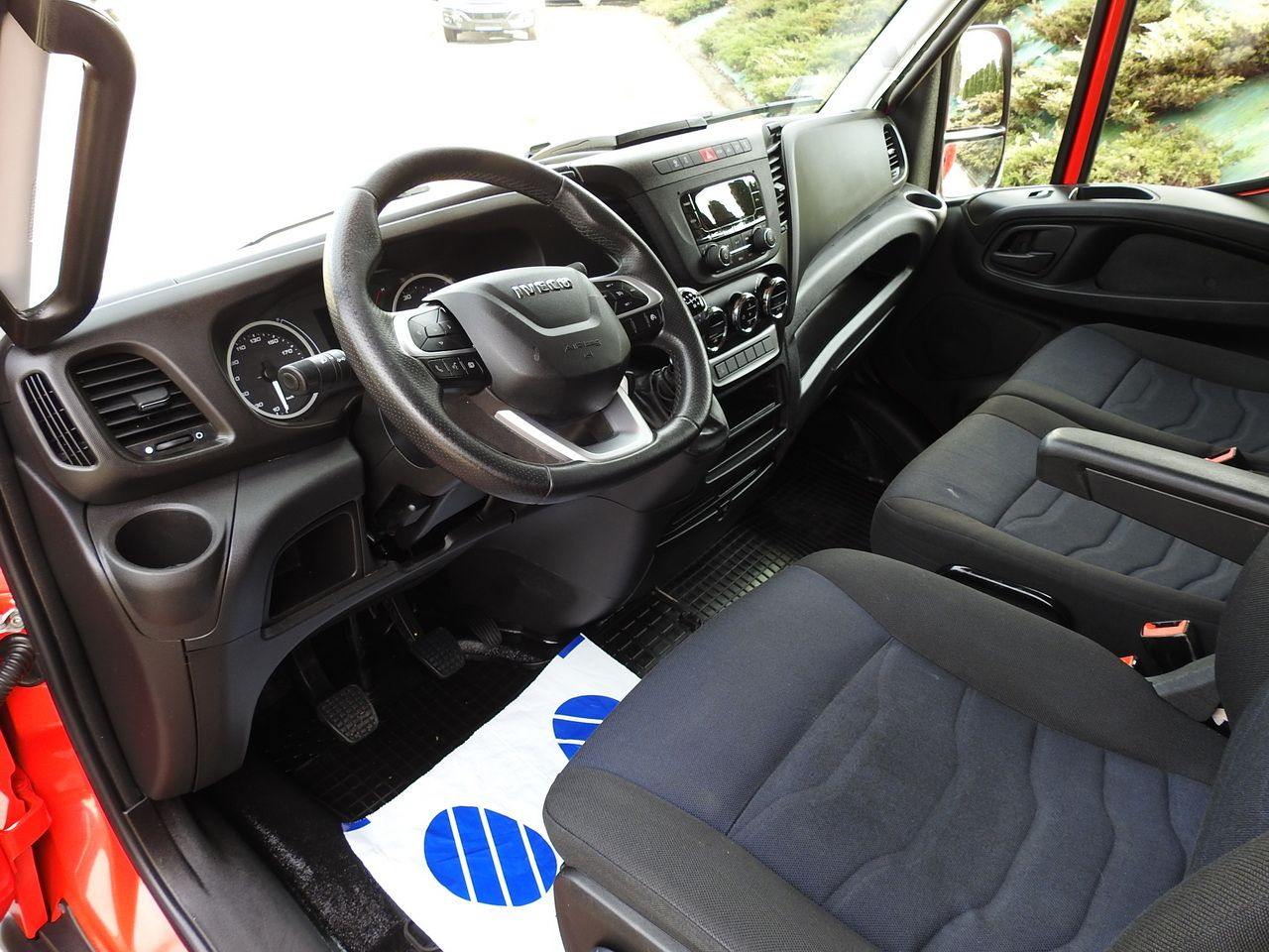IVECO DAILY 35S18 TARPAULIN 10 PALLETS WEBASTO CRUISE CONTROL LED LIGHTS AIR CONDITIONING 180HP - Utilitaire plateau baché: photos 2 IVECO DAILY 35S18 TARPAULIN 10 PALLETS WEBASTO CRUISE CONTROL LED LIGHTS AIR CONDITIONING 180HP - Utilitaire plateau baché: photos 2