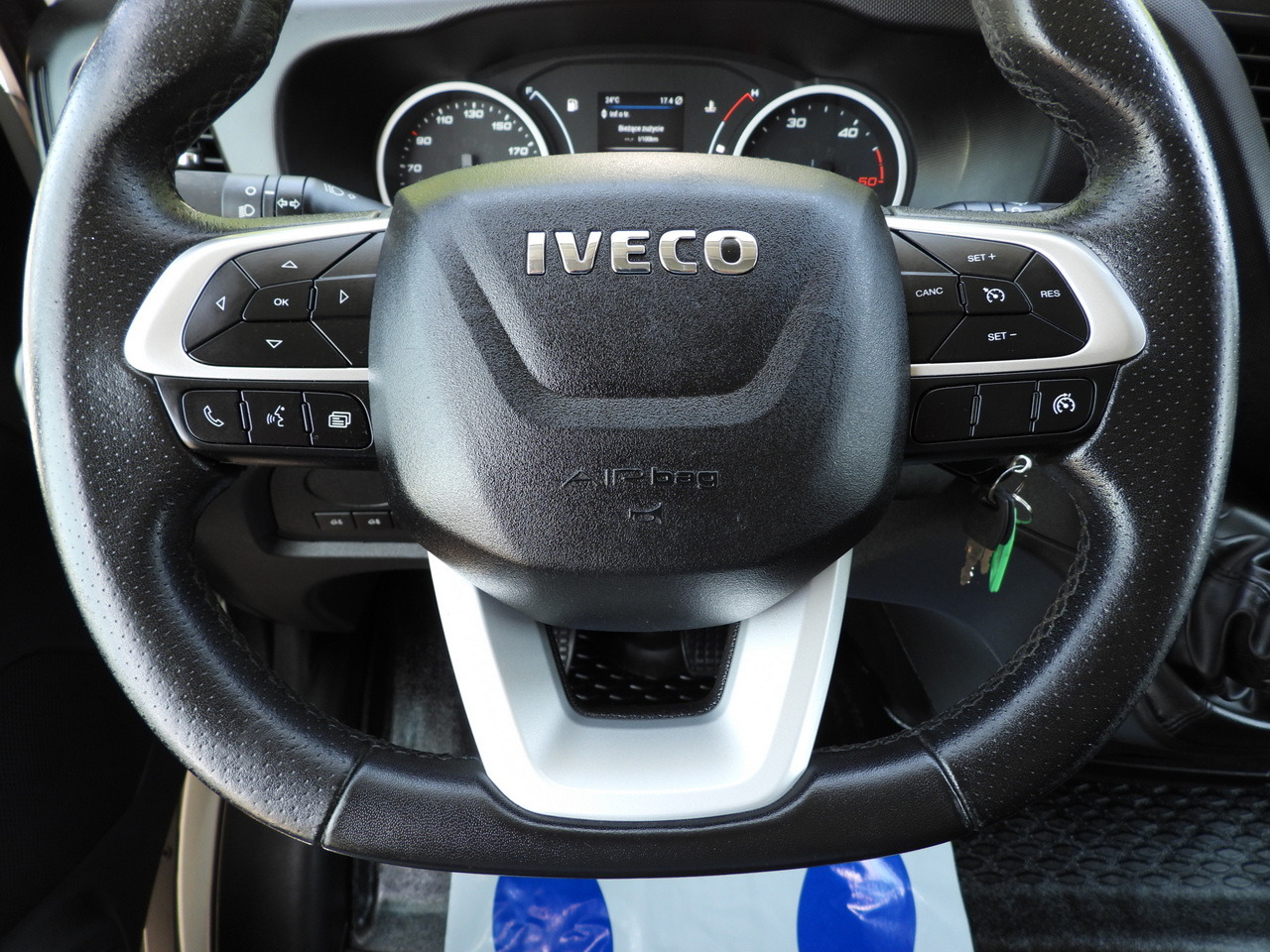 IVECO DAILY 35S18 TARPAULIN 10 PALLETS WEBASTO CRUISE CONTROL LED LIGHTS PNEUMATICS AIR CONDITIONING  180HP - crédit-bail IVECO DAILY 35S18 TARPAULIN 10 PALLETS WEBASTO CRUISE CONTROL LED LIGHTS PNEUMATICS AIR CONDITIONING  180HP: photos 37 IVECO DAILY 35S18 TARPAULIN 10 PALLETS WEBASTO CRUISE CONTROL LED LIGHTS PNEUMATICS AIR CONDITIONING  180HP - crédit-bail IVECO DAILY 35S18 TARPAULIN 10 PALLETS WEBASTO CRUISE CONTROL LED LIGHTS PNEUMATICS AIR CONDITIONING  180HP: photos 37