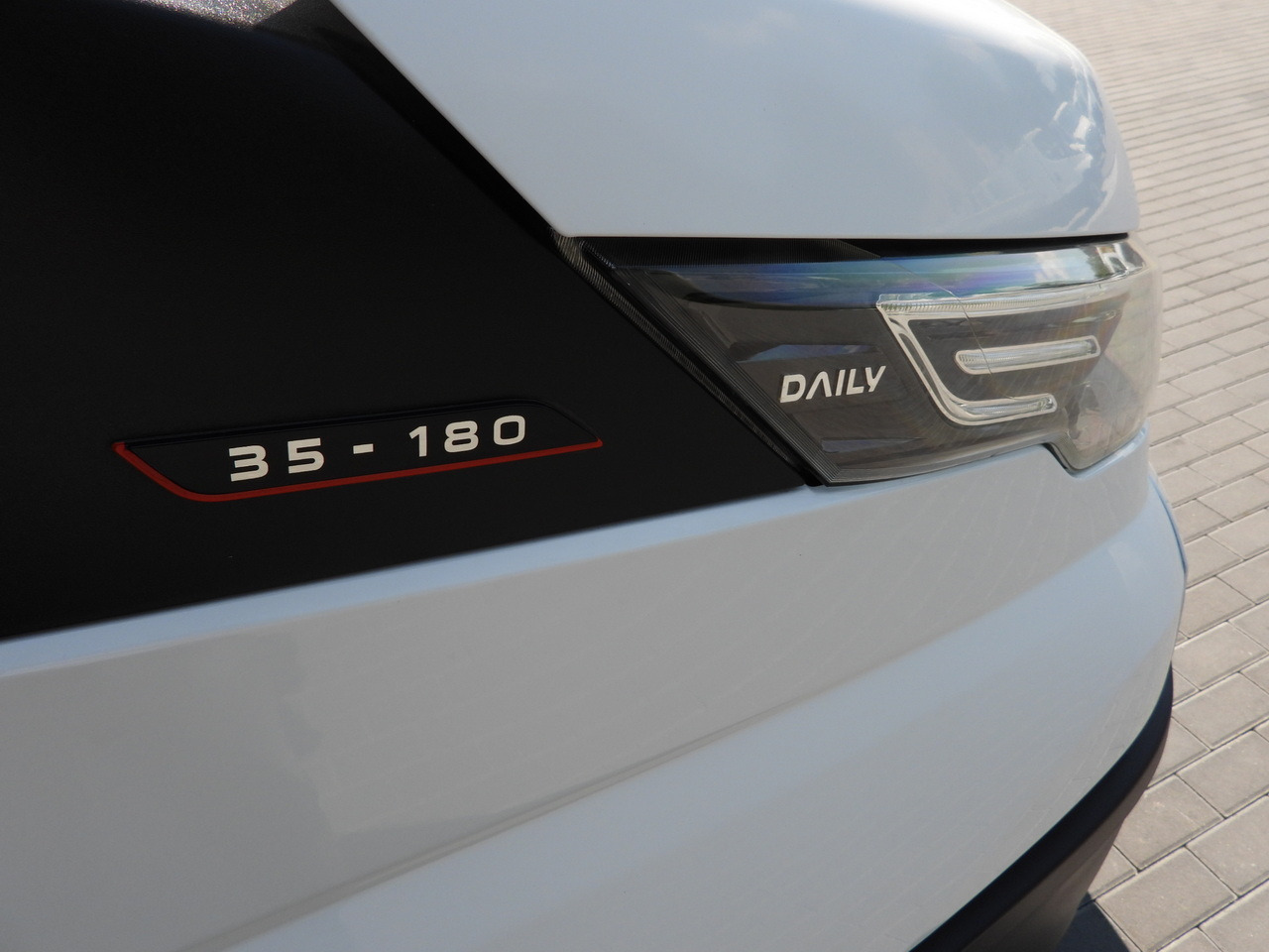 IVECO DAILY 35S18 TARPAULIN 10 PALLETS WEBASTO CRUISE CONTROL LED LIGHTS PNEUMATICS AIR CONDITIONING  180HP - crédit-bail IVECO DAILY 35S18 TARPAULIN 10 PALLETS WEBASTO CRUISE CONTROL LED LIGHTS PNEUMATICS AIR CONDITIONING  180HP: photos 20 IVECO DAILY 35S18 TARPAULIN 10 PALLETS WEBASTO CRUISE CONTROL LED LIGHTS PNEUMATICS AIR CONDITIONING  180HP - crédit-bail IVECO DAILY 35S18 TARPAULIN 10 PALLETS WEBASTO CRUISE CONTROL LED LIGHTS PNEUMATICS AIR CONDITIONING  180HP: photos 20