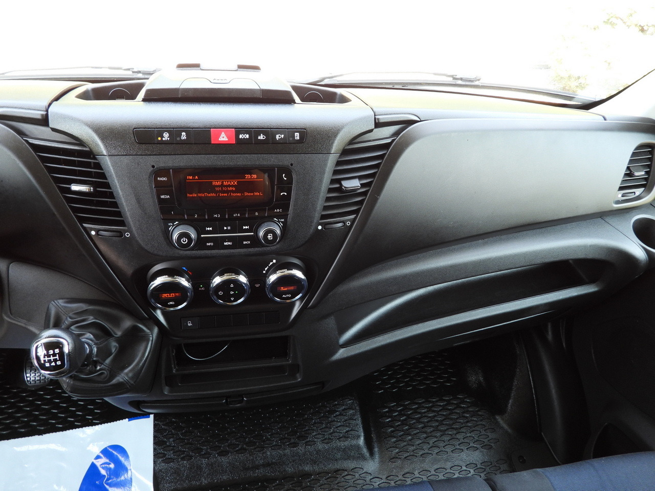 IVECO DAILY 35S18 TARPAULIN 10 PALLETS WEBASTO CRUISE CONTROL LED LIGHTS PNEUMATICS AIR CONDITIONING  180HP - crédit-bail IVECO DAILY 35S18 TARPAULIN 10 PALLETS WEBASTO CRUISE CONTROL LED LIGHTS PNEUMATICS AIR CONDITIONING  180HP: photos 41 IVECO DAILY 35S18 TARPAULIN 10 PALLETS WEBASTO CRUISE CONTROL LED LIGHTS PNEUMATICS AIR CONDITIONING  180HP - crédit-bail IVECO DAILY 35S18 TARPAULIN 10 PALLETS WEBASTO CRUISE CONTROL LED LIGHTS PNEUMATICS AIR CONDITIONING  180HP: photos 41