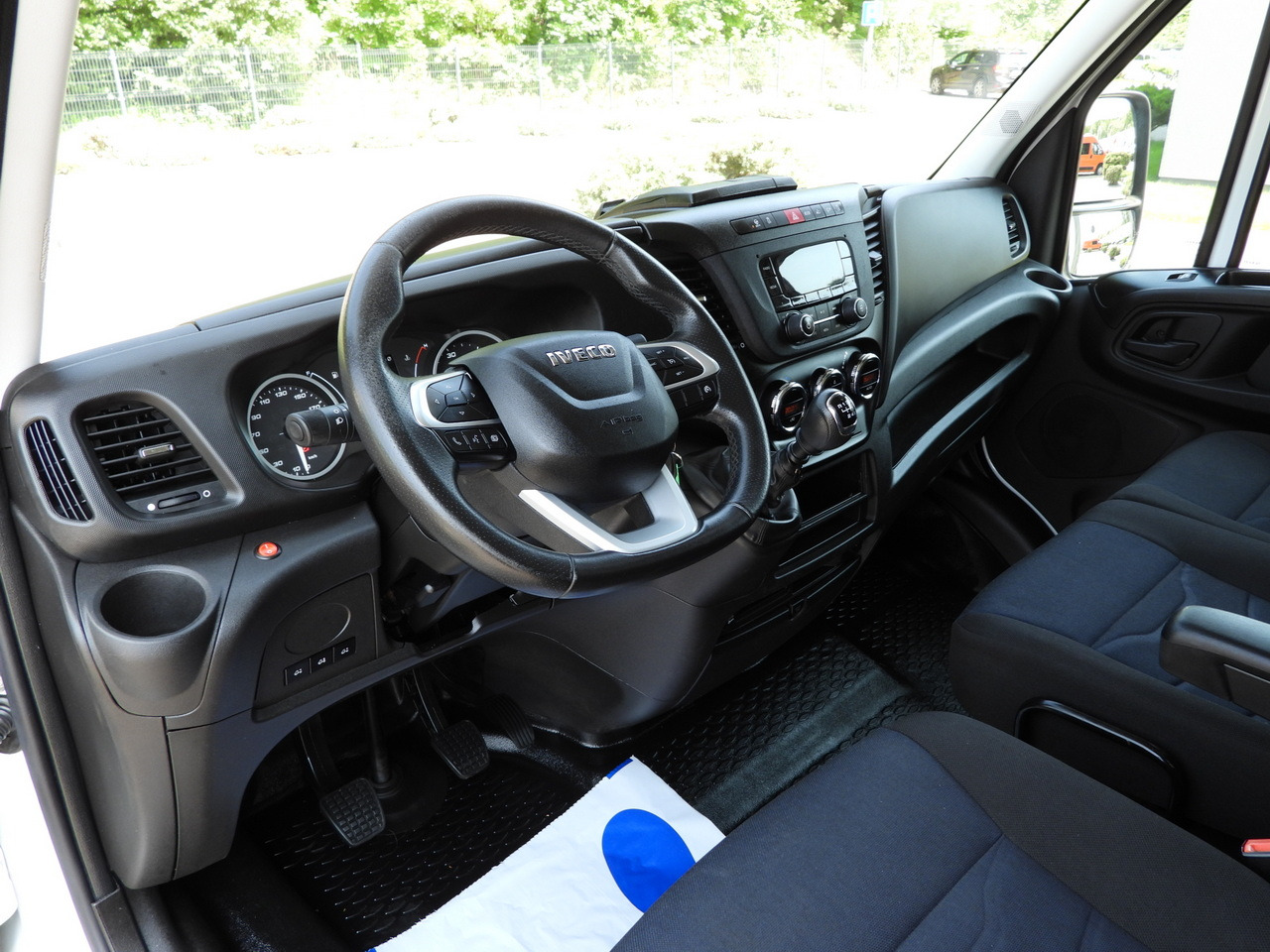 IVECO DAILY 35S18 TARPAULIN 10 PALLETS WEBASTO CRUISE CONTROL LED LIGHTS PNEUMATICS AIR CONDITIONING  180HP - Utilitaire plateau baché: photos 2 IVECO DAILY 35S18 TARPAULIN 10 PALLETS WEBASTO CRUISE CONTROL LED LIGHTS PNEUMATICS AIR CONDITIONING  180HP - Utilitaire plateau baché: photos 2