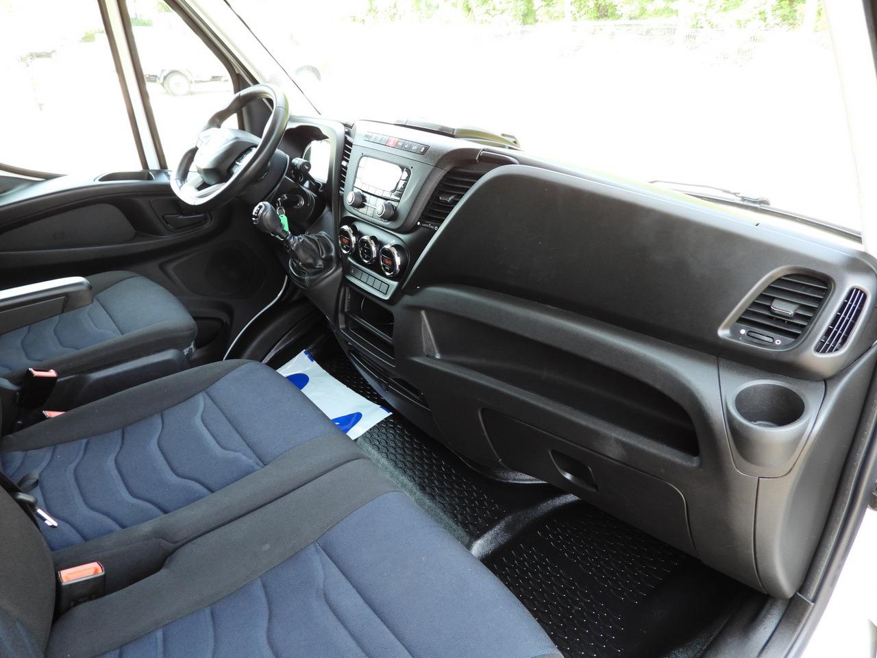 IVECO DAILY 35S18 TARPAULIN 10 PALLETS WEBASTO CRUISE CONTROL LED LIGHTS PNEUMATICS AIR CONDITIONING  180HP - crédit-bail IVECO DAILY 35S18 TARPAULIN 10 PALLETS WEBASTO CRUISE CONTROL LED LIGHTS PNEUMATICS AIR CONDITIONING  180HP: photos 48 IVECO DAILY 35S18 TARPAULIN 10 PALLETS WEBASTO CRUISE CONTROL LED LIGHTS PNEUMATICS AIR CONDITIONING  180HP - crédit-bail IVECO DAILY 35S18 TARPAULIN 10 PALLETS WEBASTO CRUISE CONTROL LED LIGHTS PNEUMATICS AIR CONDITIONING  180HP: photos 48