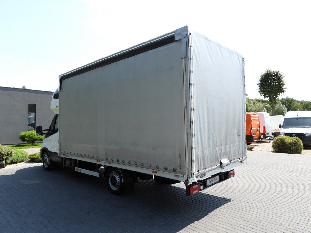 IVECO DAILY 35S18 TARPAULIN 10 PALLETS WEBASTO CRUISE CONTROL LED LIGHTS PNEUMATICS AIR CONDITIONING  180HP - crédit-bail IVECO DAILY 35S18 TARPAULIN 10 PALLETS WEBASTO CRUISE CONTROL LED LIGHTS PNEUMATICS AIR CONDITIONING  180HP: photos 10 IVECO DAILY 35S18 TARPAULIN 10 PALLETS WEBASTO CRUISE CONTROL LED LIGHTS PNEUMATICS AIR CONDITIONING  180HP - crédit-bail IVECO DAILY 35S18 TARPAULIN 10 PALLETS WEBASTO CRUISE CONTROL LED LIGHTS PNEUMATICS AIR CONDITIONING  180HP: photos 10