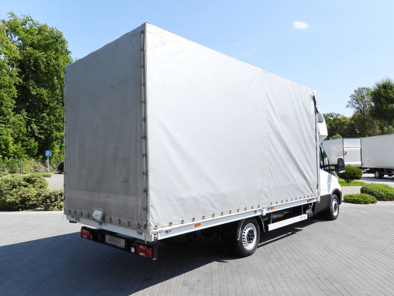 IVECO DAILY 35S18 TARPAULIN 10 PALLETS WEBASTO CRUISE CONTROL LED LIGHTS PNEUMATICS AIR CONDITIONING  180HP - Utilitaire plateau baché: photos 3 IVECO DAILY 35S18 TARPAULIN 10 PALLETS WEBASTO CRUISE CONTROL LED LIGHTS PNEUMATICS AIR CONDITIONING  180HP - Utilitaire plateau baché: photos 3