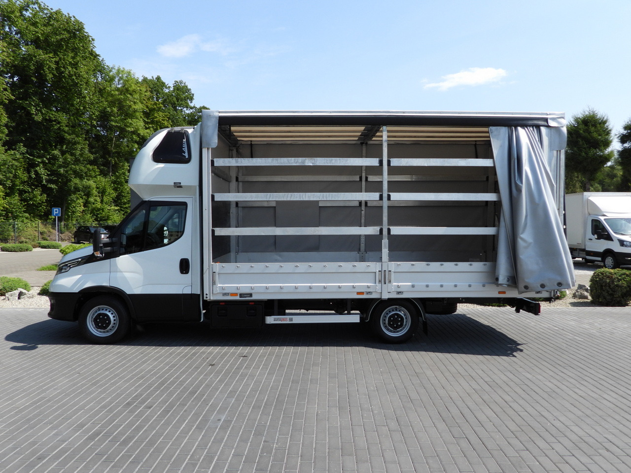 IVECO DAILY 35S18 TARPAULIN 10 PALLETS WEBASTO CRUISE CONTROL LED LIGHTS PNEUMATICS AIR CONDITIONING  180HP - crédit-bail IVECO DAILY 35S18 TARPAULIN 10 PALLETS WEBASTO CRUISE CONTROL LED LIGHTS PNEUMATICS AIR CONDITIONING  180HP: photos 8 IVECO DAILY 35S18 TARPAULIN 10 PALLETS WEBASTO CRUISE CONTROL LED LIGHTS PNEUMATICS AIR CONDITIONING  180HP - crédit-bail IVECO DAILY 35S18 TARPAULIN 10 PALLETS WEBASTO CRUISE CONTROL LED LIGHTS PNEUMATICS AIR CONDITIONING  180HP: photos 8