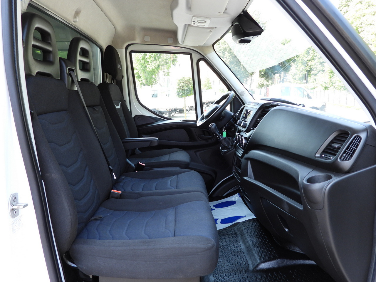 IVECO DAILY 35S18 TARPAULIN 10 PALLETS WEBASTO CRUISE CONTROL LED LIGHTS PNEUMATICS AIR CONDITIONING  180HP - crédit-bail IVECO DAILY 35S18 TARPAULIN 10 PALLETS WEBASTO CRUISE CONTROL LED LIGHTS PNEUMATICS AIR CONDITIONING  180HP: photos 46 IVECO DAILY 35S18 TARPAULIN 10 PALLETS WEBASTO CRUISE CONTROL LED LIGHTS PNEUMATICS AIR CONDITIONING  180HP - crédit-bail IVECO DAILY 35S18 TARPAULIN 10 PALLETS WEBASTO CRUISE CONTROL LED LIGHTS PNEUMATICS AIR CONDITIONING  180HP: photos 46