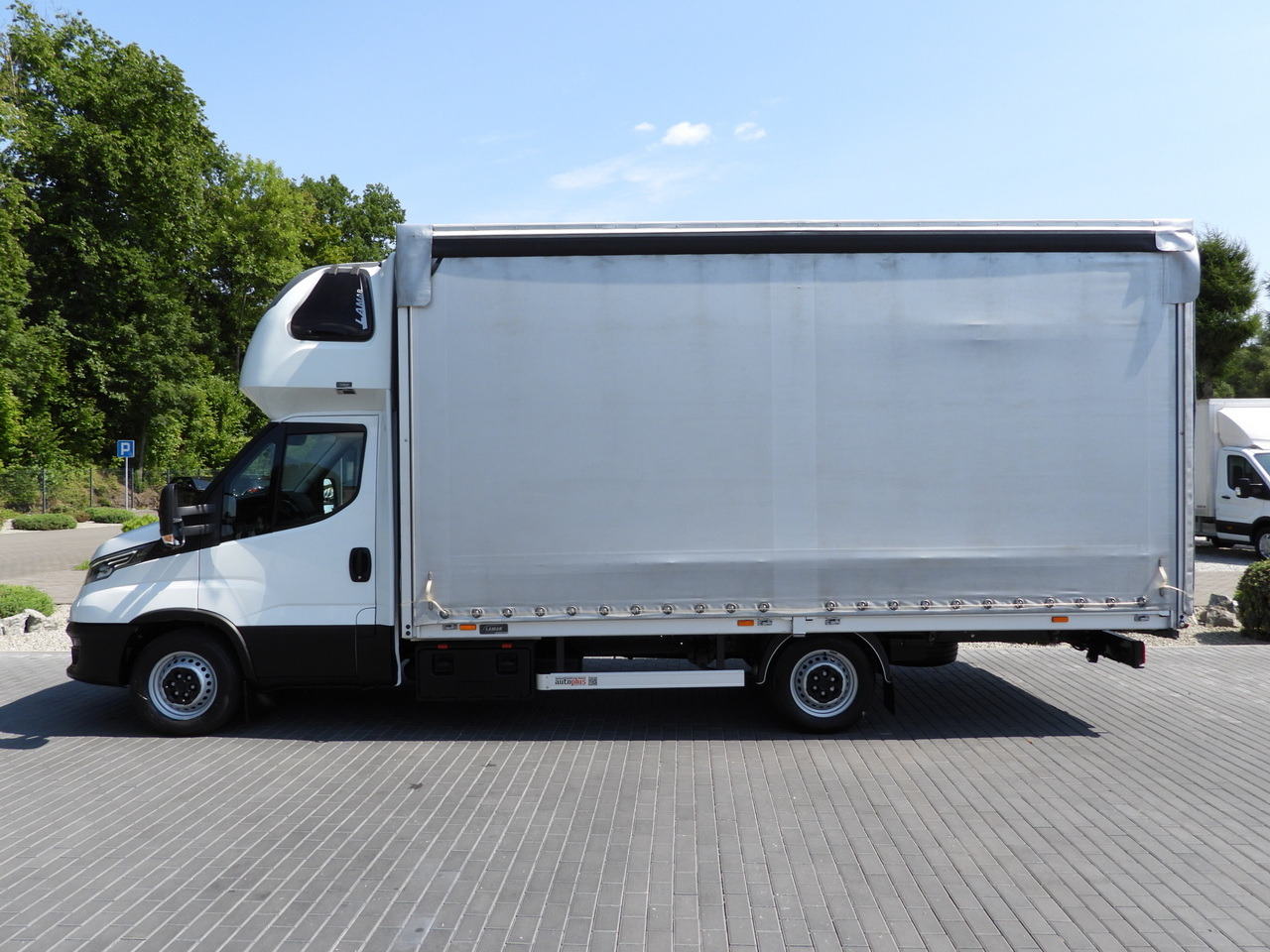IVECO DAILY 35S18 TARPAULIN 10 PALLETS WEBASTO CRUISE CONTROL LED LIGHTS PNEUMATICS AIR CONDITIONING  180HP - crédit-bail IVECO DAILY 35S18 TARPAULIN 10 PALLETS WEBASTO CRUISE CONTROL LED LIGHTS PNEUMATICS AIR CONDITIONING  180HP: photos 9 IVECO DAILY 35S18 TARPAULIN 10 PALLETS WEBASTO CRUISE CONTROL LED LIGHTS PNEUMATICS AIR CONDITIONING  180HP - crédit-bail IVECO DAILY 35S18 TARPAULIN 10 PALLETS WEBASTO CRUISE CONTROL LED LIGHTS PNEUMATICS AIR CONDITIONING  180HP: photos 9