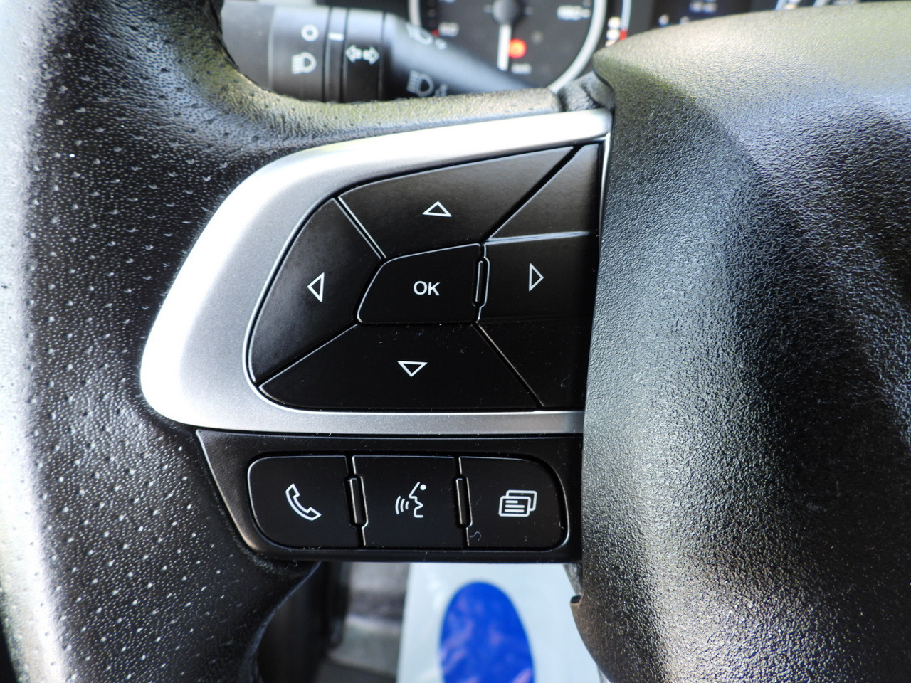 IVECO DAILY 35S18 TARPAULIN 10 PALLETS WEBASTO CRUISE CONTROL LED LIGHTS PNEUMATICS AIR CONDITIONING  180HP - crédit-bail IVECO DAILY 35S18 TARPAULIN 10 PALLETS WEBASTO CRUISE CONTROL LED LIGHTS PNEUMATICS AIR CONDITIONING  180HP: photos 38 IVECO DAILY 35S18 TARPAULIN 10 PALLETS WEBASTO CRUISE CONTROL LED LIGHTS PNEUMATICS AIR CONDITIONING  180HP - crédit-bail IVECO DAILY 35S18 TARPAULIN 10 PALLETS WEBASTO CRUISE CONTROL LED LIGHTS PNEUMATICS AIR CONDITIONING  180HP: photos 38