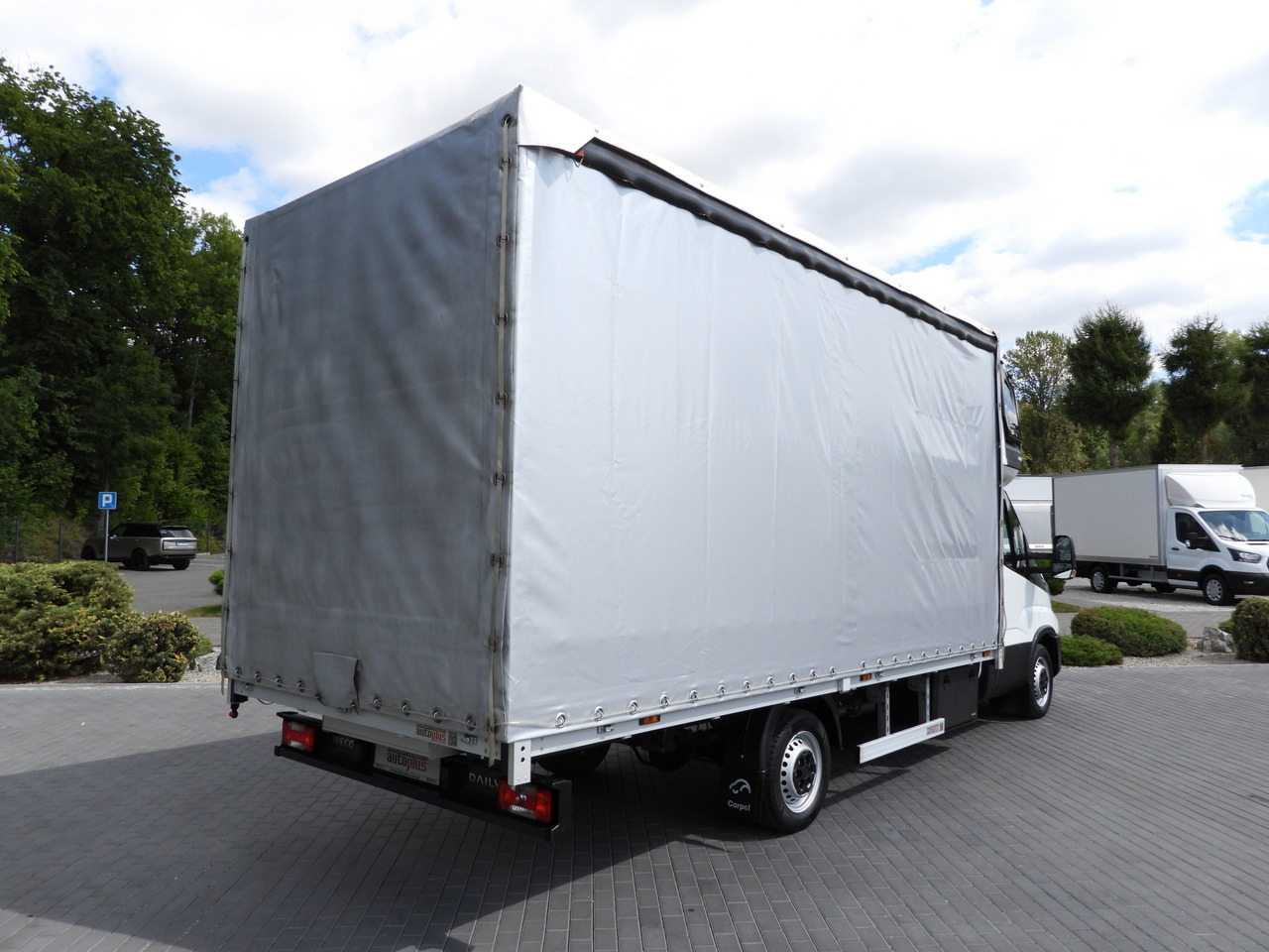 IVECO DAILY 35S18 TARPAULIN 10 PALLETS WEBASTO CRUISE CONTROL NAVIGATION LED LIGHTS AIR CONDITIONING  180HP - Utilitaire plateau baché: photos 3 IVECO DAILY 35S18 TARPAULIN 10 PALLETS WEBASTO CRUISE CONTROL NAVIGATION LED LIGHTS AIR CONDITIONING  180HP - Utilitaire plateau baché: photos 3