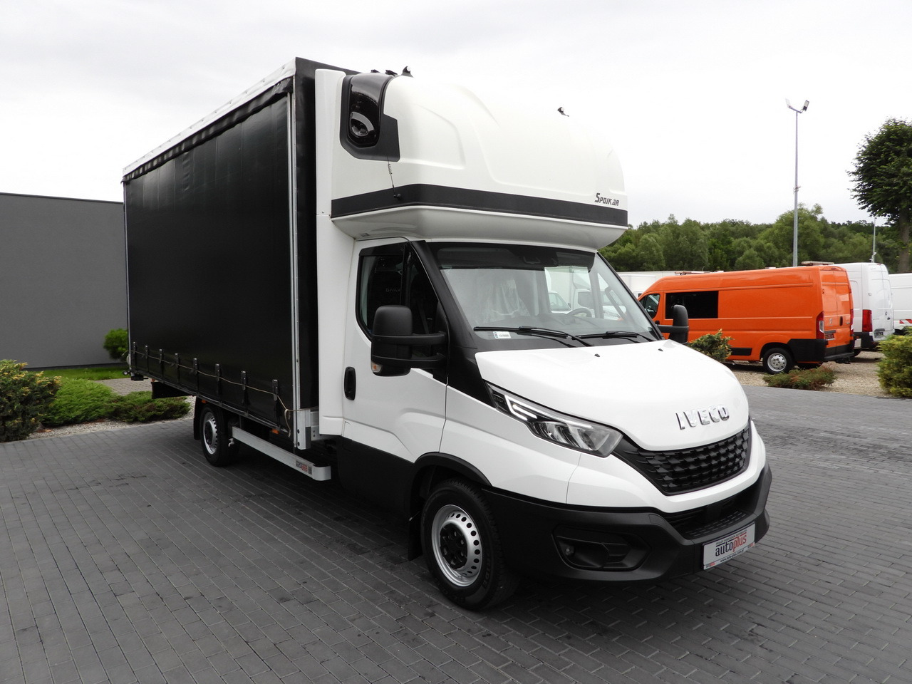 IVECO DAILY 35S18 TARPAULIN 10 PALLETS WEBASTO CRUISE CONTROL NAVIGATION LED LIGHTS AIR CONDITIONING  180HP - Utilitaire plateau baché: photos 4 IVECO DAILY 35S18 TARPAULIN 10 PALLETS WEBASTO CRUISE CONTROL NAVIGATION LED LIGHTS AIR CONDITIONING  180HP - Utilitaire plateau baché: photos 4