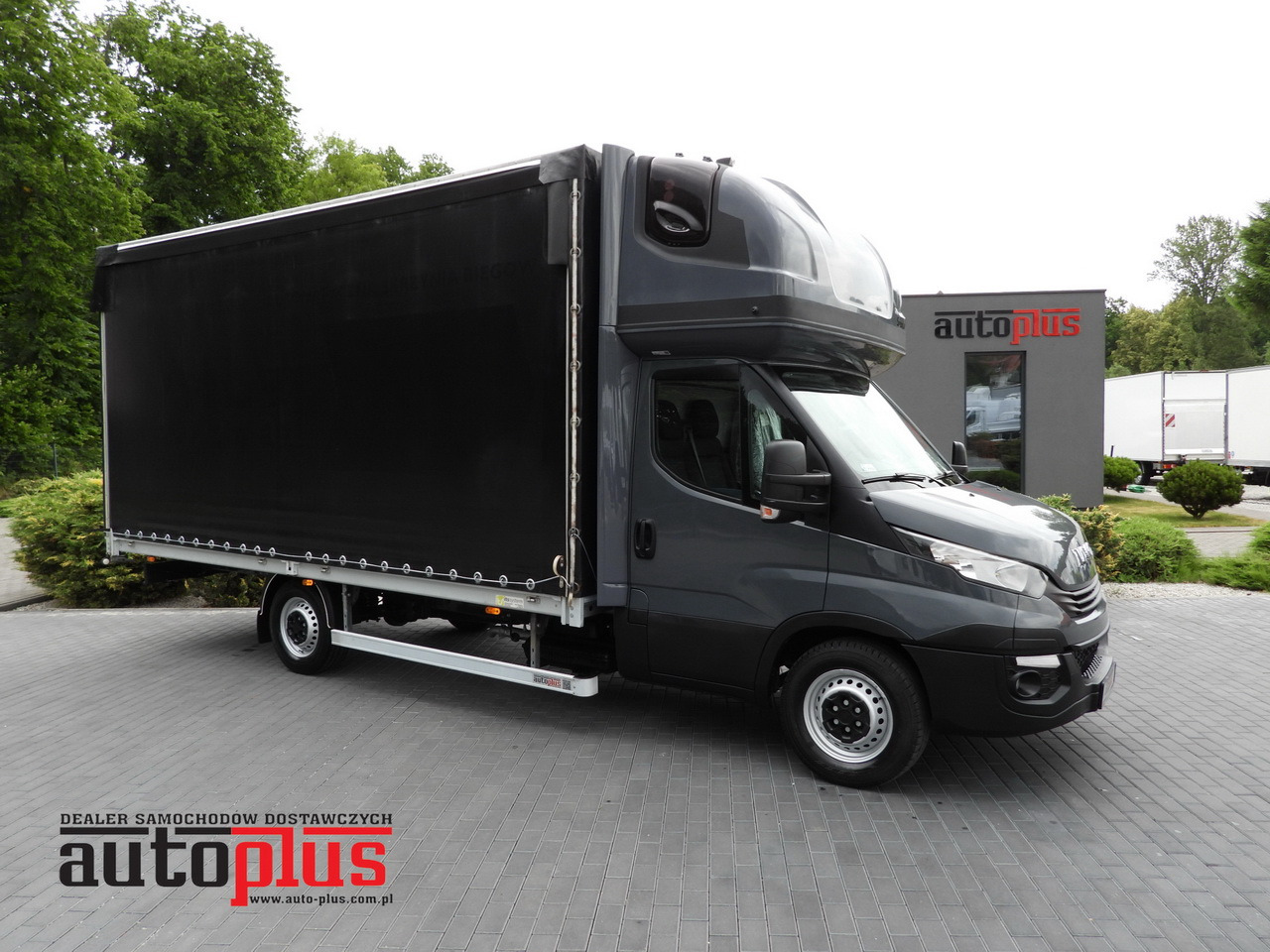 IVECO DAILY 35S18 TARPAULIN 10 PALLETS WEBASTO CRUISE CONTROL PNEUMATICS AUTOMATIC TRANSMISSION HI-MATIC AIR CONDITIONING 180HP - Utilitaire plateau baché: photos 1 IVECO DAILY 35S18 TARPAULIN 10 PALLETS WEBASTO CRUISE CONTROL PNEUMATICS AUTOMATIC TRANSMISSION HI-MATIC AIR CONDITIONING 180HP - Utilitaire plateau baché: photos 1