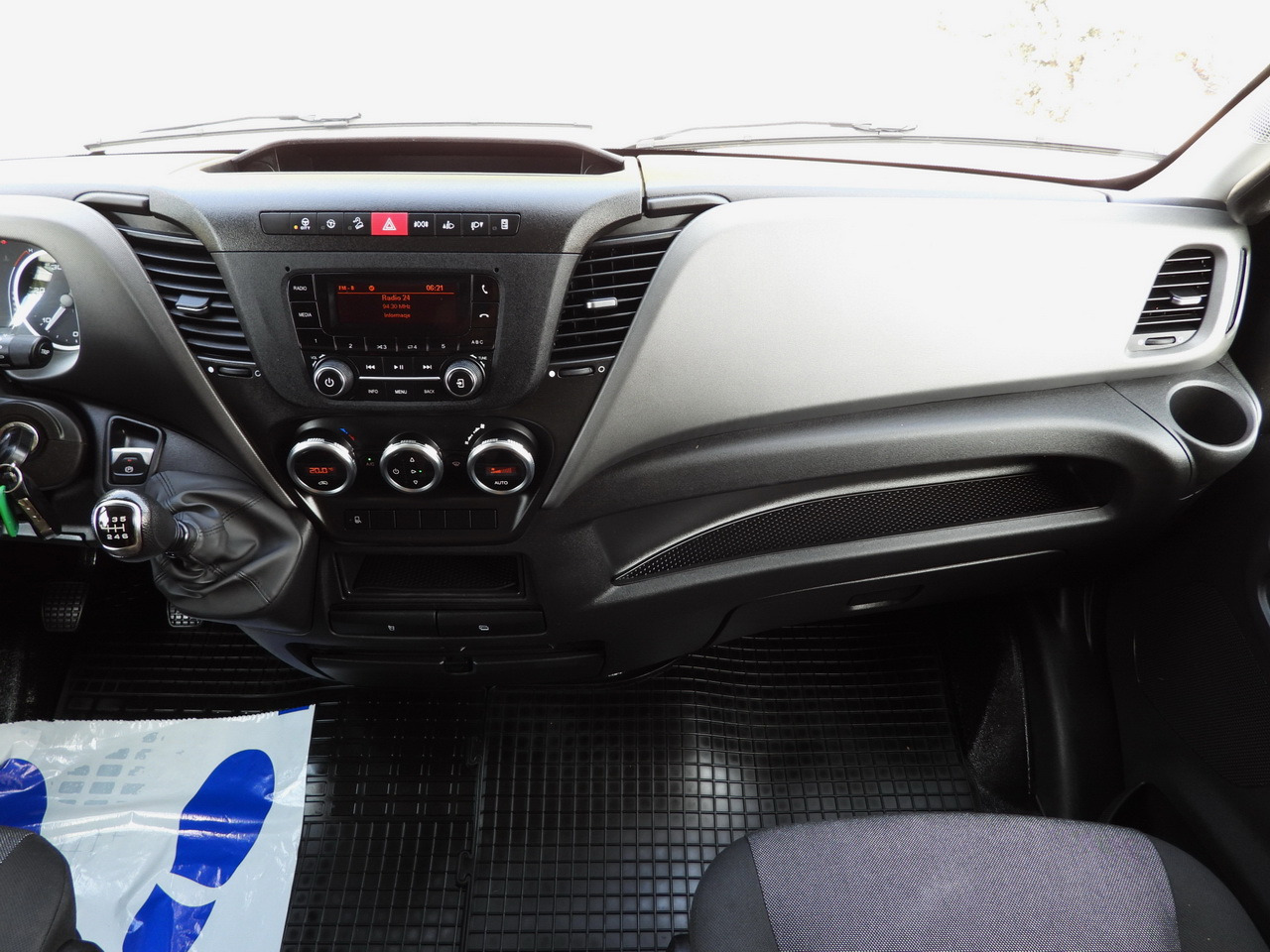 Utilitaire plateau baché IVECO DAILY 35S18 TARPAULIN LIFT 8 PALLETS CRUISE CONTROL AIR CONDITIONING  180HP: photos 34