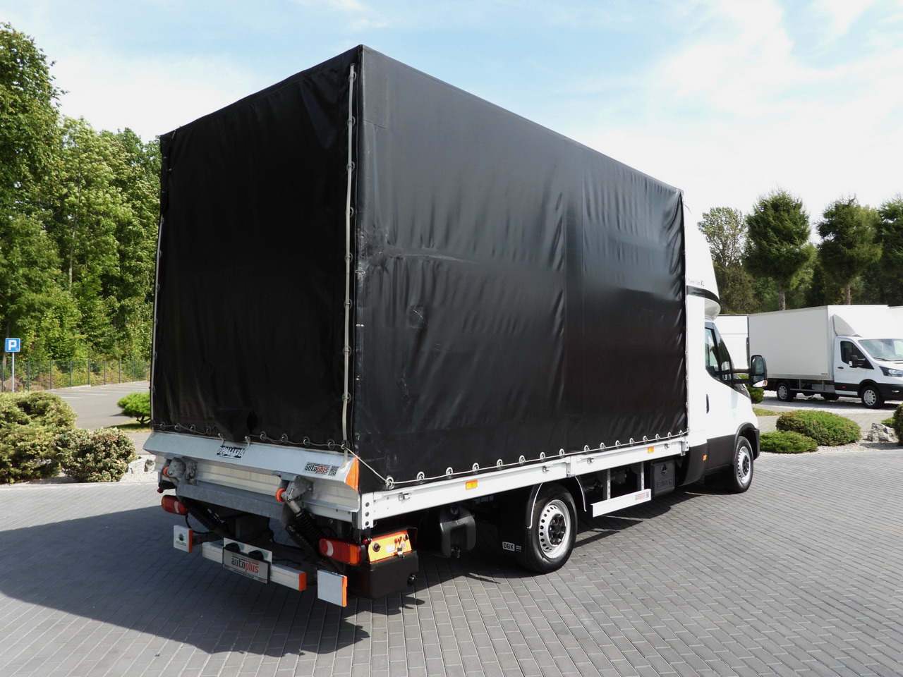 IVECO DAILY 35S18 TARPAULIN LIFT 8 PALLETS CRUISE CONTROL AIR CONDITIONING  180HP - Utilitaire plateau baché: photos 3 IVECO DAILY 35S18 TARPAULIN LIFT 8 PALLETS CRUISE CONTROL AIR CONDITIONING  180HP - Utilitaire plateau baché: photos 3