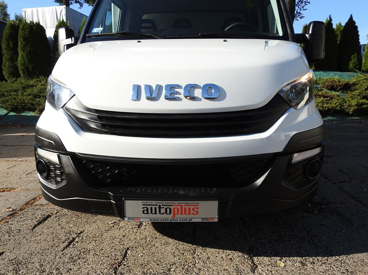 IVECO DAILY 35S18 TARPAULIN LIFT 8 PALLETS CRUISE CONTROL AIR CONDITIONING  180HP - Utilitaire plateau baché: photos 5 IVECO DAILY 35S18 TARPAULIN LIFT 8 PALLETS CRUISE CONTROL AIR CONDITIONING  180HP - Utilitaire plateau baché: photos 5