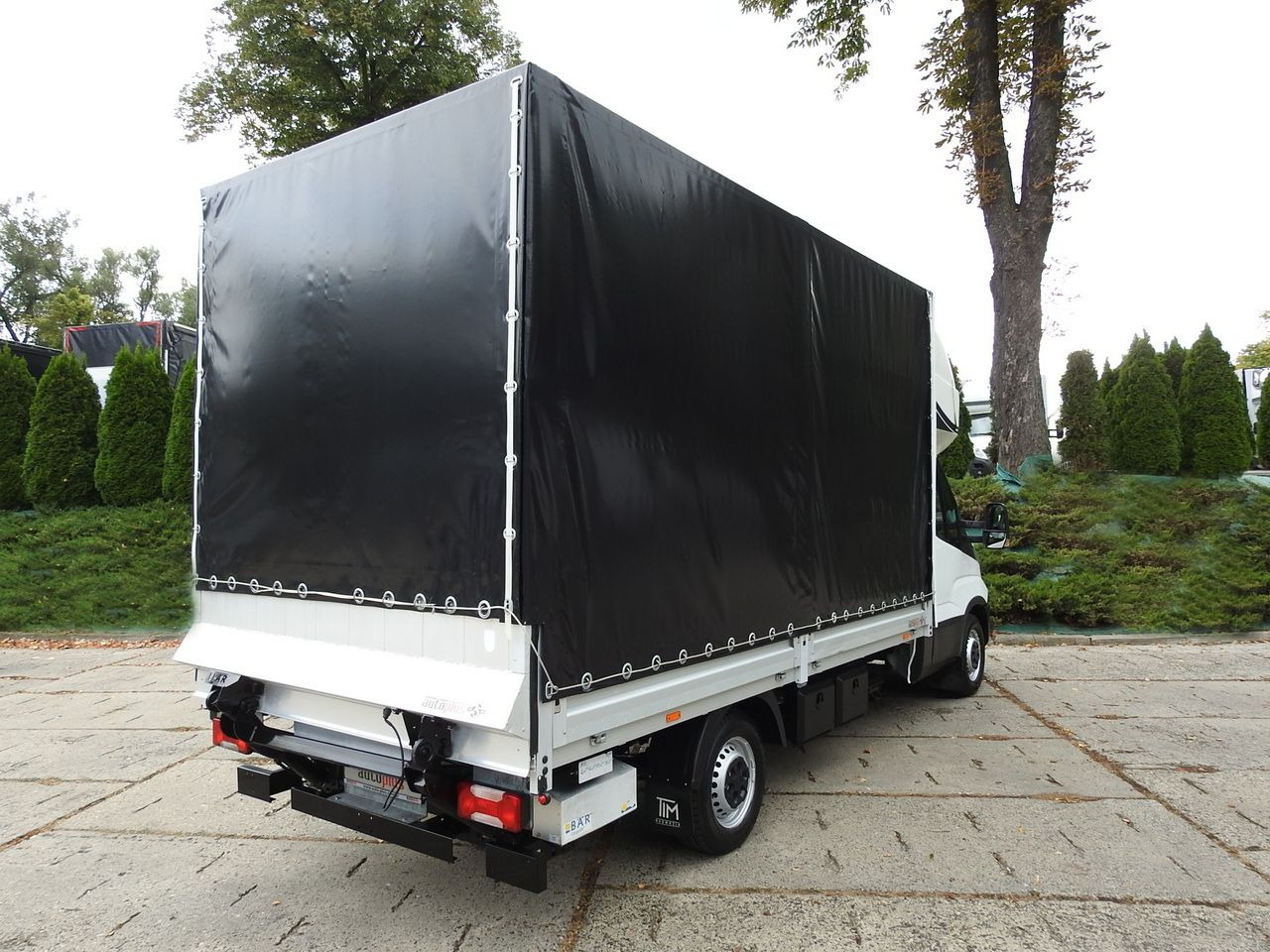 IVECO DAILY 35S18 TARPAULIN LIFT 8 PALLETS CRUISE CONTROL AIR CONDITIONING  180HP - Utilitaire plateau baché: photos 3 IVECO DAILY 35S18 TARPAULIN LIFT 8 PALLETS CRUISE CONTROL AIR CONDITIONING  180HP - Utilitaire plateau baché: photos 3
