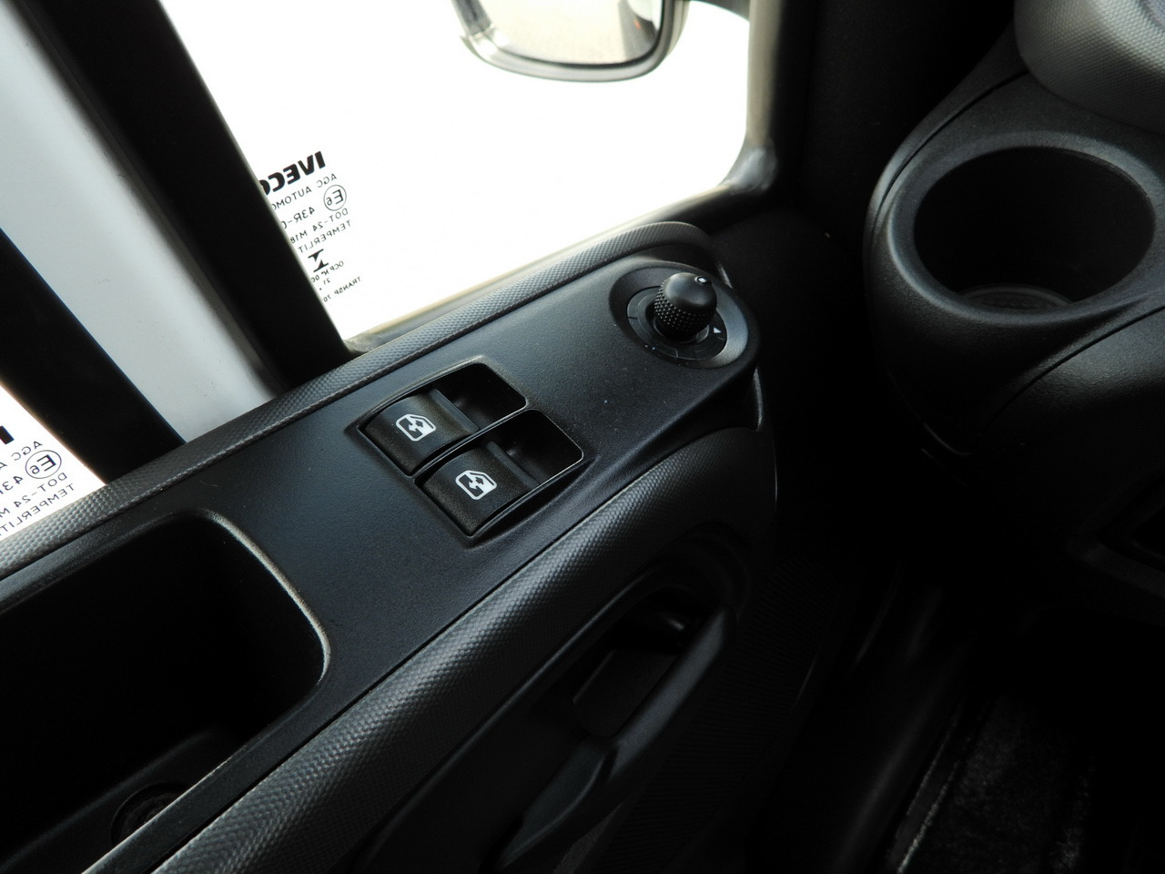 Utilitaire plateau baché IVECO DAILY 35S18 TARPAULIN LIFT 8 PALLETS CRUISE CONTROL AIR CONDITIONING  180HP: photos 36