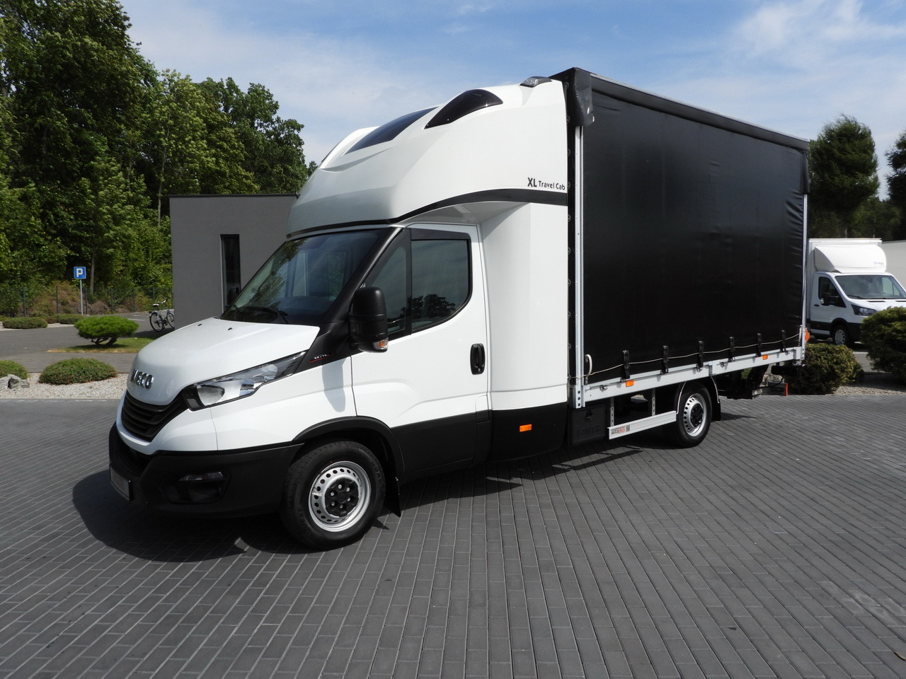 Utilitaire plateau baché IVECO DAILY 35S18 TARPAULIN LIFT 8 PALLETS CRUISE CONTROL AIR CONDITIONING  180HP: photos 17