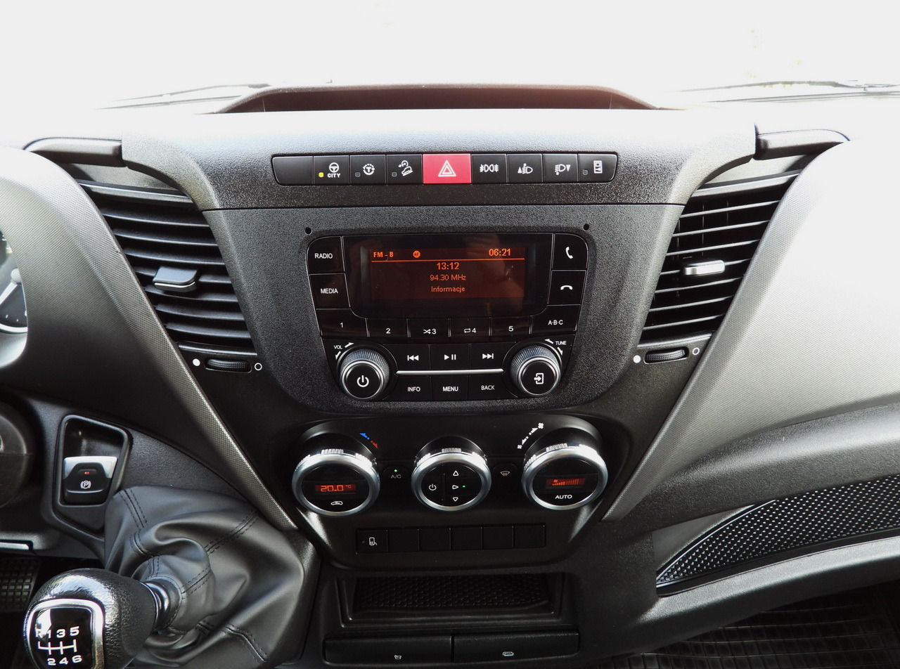 Utilitaire plateau baché IVECO DAILY 35S18 TARPAULIN LIFT 8 PALLETS CRUISE CONTROL AIR CONDITIONING  180HP: photos 42