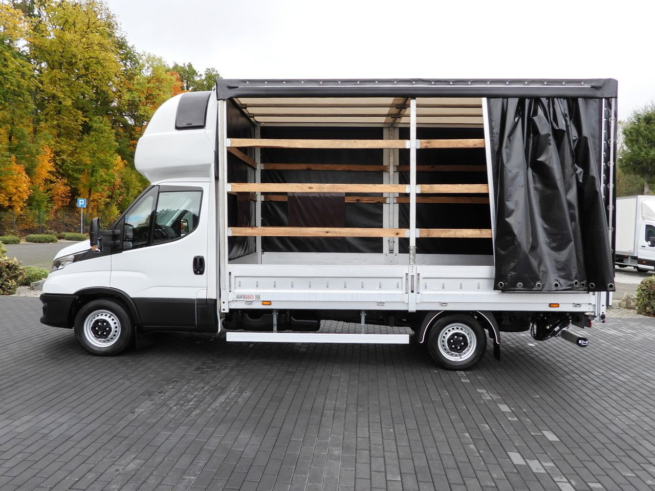 Utilitaire plateau baché IVECO DAILY 35S18 TARPAULIN LIFT 8 PALLETS WEBASTO CRUISE CONTROL AIR CONDITIONING  180HP: photos 8 Utilitaire plateau baché IVECO DAILY 35S18 TARPAULIN LIFT 8 PALLETS WEBASTO CRUISE CONTROL AIR CONDITIONING  180HP: photos 8
