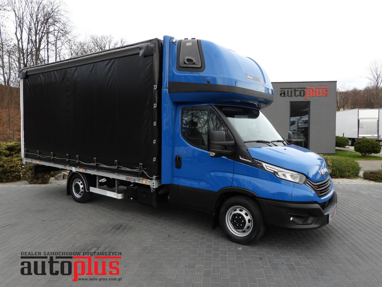 IVECO DAILY 35S21 TARPAULIN 10 PALLETS WEBASTO CRUISE CONTROL NAVIGATION LED LIGHTS AUTOMATIC TRANSMISSION HI-MATIC AIR CONDITIONING 210HP - Utilitaire plateau baché: photos 1 IVECO DAILY 35S21 TARPAULIN 10 PALLETS WEBASTO CRUISE CONTROL NAVIGATION LED LIGHTS AUTOMATIC TRANSMISSION HI-MATIC AIR CONDITIONING 210HP - Utilitaire plateau baché: photos 1