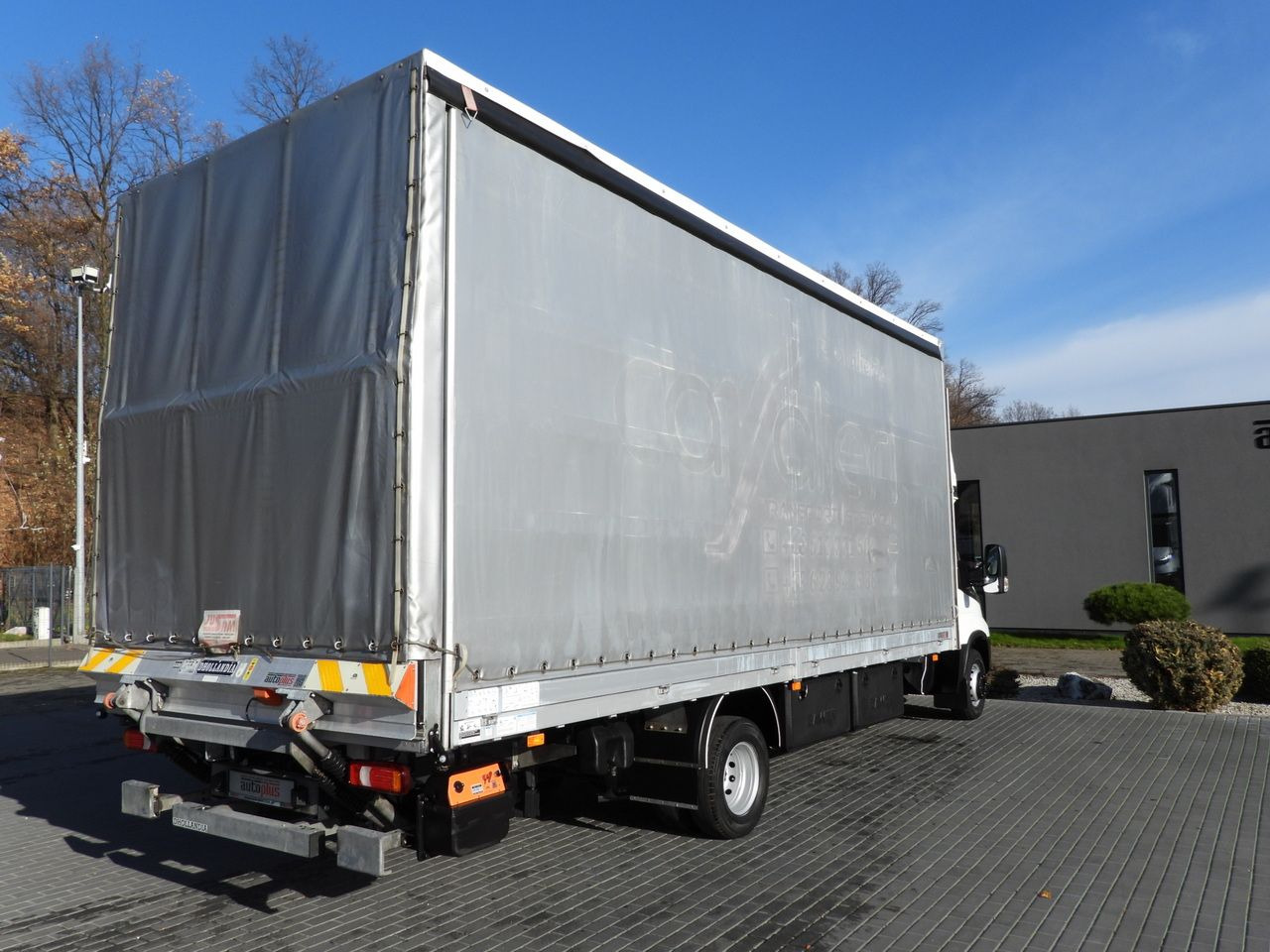 IVECO DAILY 70C18 TARPAULIN LIFT 16 PALLETS WEBASTO CRUISE CONTROL NAVIGATION LED LIGHTS PNEUMATICS AUTOMATIC TRANSMISSION HI-MATIC TWIN WHEELS AIR CONDITIONING 180HP - Utilitaire plateau baché: photos 3 IVECO DAILY 70C18 TARPAULIN LIFT 16 PALLETS WEBASTO CRUISE CONTROL NAVIGATION LED LIGHTS PNEUMATICS AUTOMATIC TRANSMISSION HI-MATIC TWIN WHEELS AIR CONDITIONING 180HP - Utilitaire plateau baché: photos 3