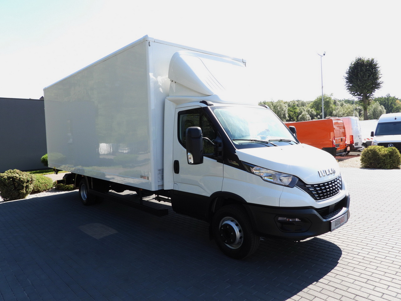 IVECO DAILY 72C18 LIFT 14 PALLETS CRUISE CONTROL PNEUMATICS AUTOMATIC TRANSMISSION HI-MATIC TWIN WHEELS AIR CONDITIONING 180HP - Utilitaire frigorifique: photos 4 IVECO DAILY 72C18 LIFT 14 PALLETS CRUISE CONTROL PNEUMATICS AUTOMATIC TRANSMISSION HI-MATIC TWIN WHEELS AIR CONDITIONING 180HP - Utilitaire frigorifique: photos 4