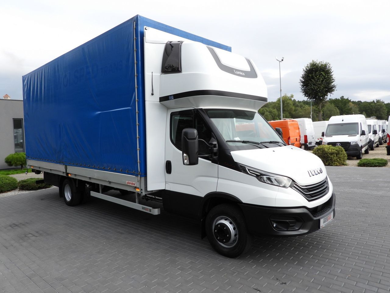 IVECO DAILY 72C18 TARPAULIN LIFT 14 PALLETS WEBASTO CRUISE CONTROL LED LIGHTS TWIN WHEELS AIR CONDITIONING 180HP - Utilitaire plateau baché: photos 4 IVECO DAILY 72C18 TARPAULIN LIFT 14 PALLETS WEBASTO CRUISE CONTROL LED LIGHTS TWIN WHEELS AIR CONDITIONING 180HP - Utilitaire plateau baché: photos 4