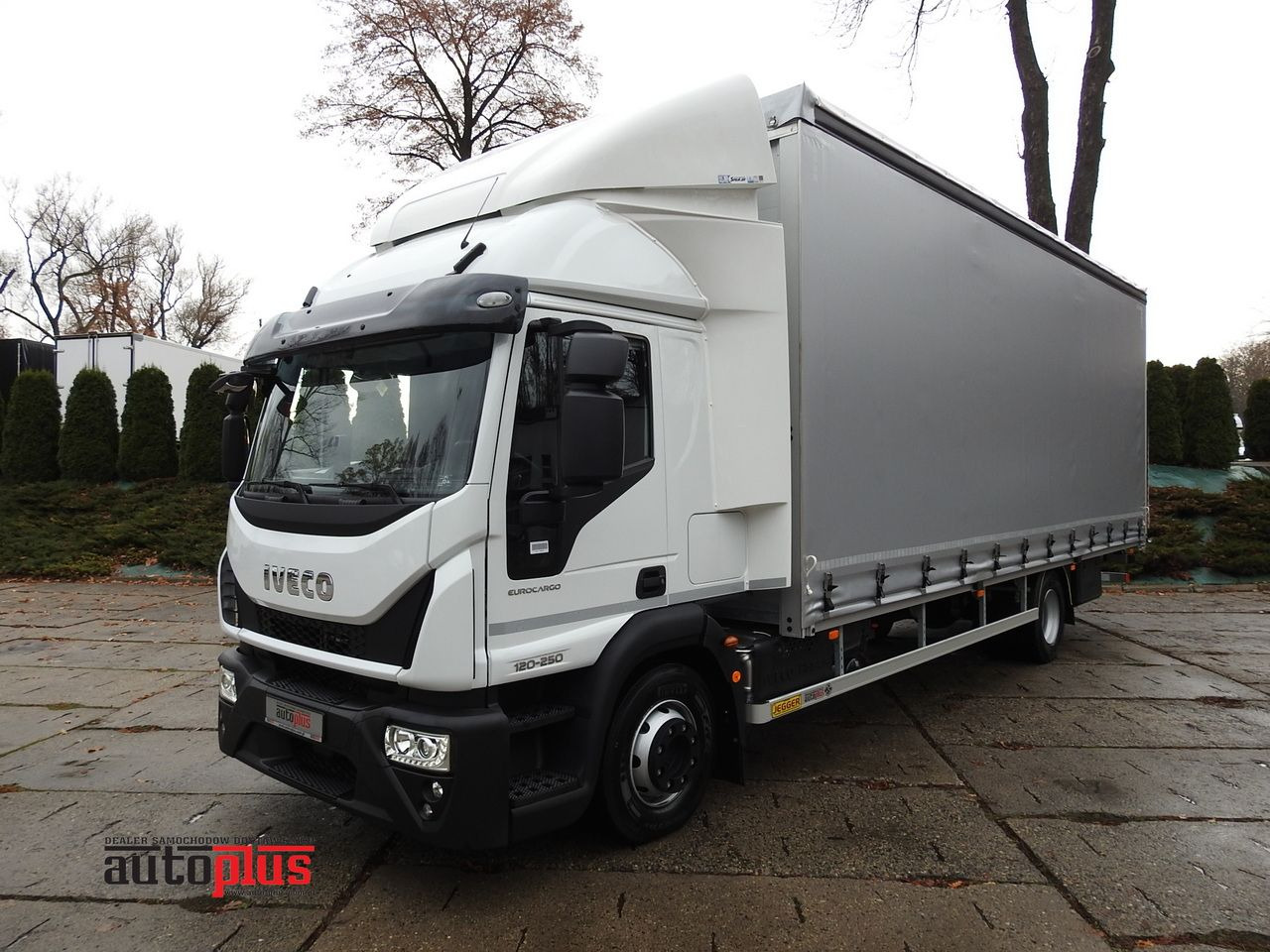 IVECO EUROCARGO 120-250 NEW TARPAULIN LIFT 18 PALLETS WEBASTO CRUISE CONTROL AIR CONDITIONING LED LIGHTS PNEUMATICS AUTOMATIC TRANSMISSION HI-MATIC 250HP - Utilitaire plateau baché: photos 1 IVECO EUROCARGO 120-250 NEW TARPAULIN LIFT 18 PALLETS WEBASTO CRUISE CONTROL AIR CONDITIONING LED LIGHTS PNEUMATICS AUTOMATIC TRANSMISSION HI-MATIC 250HP - Utilitaire plateau baché: photos 1