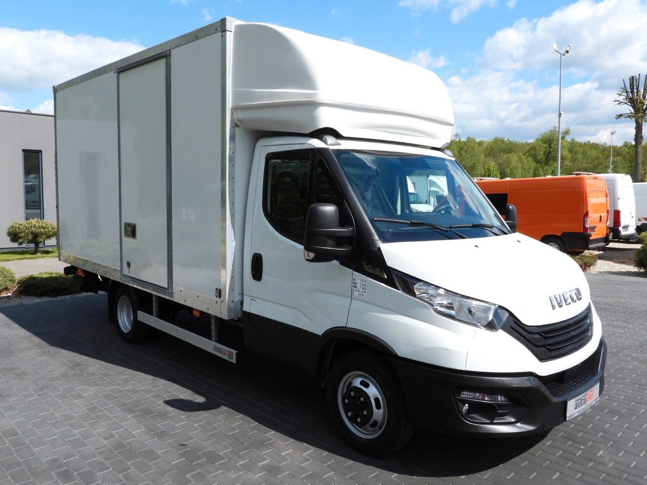 Iveco DAILY 35C16 KOFFER AUFZUG 8 PALETTEN TEMPOMAT - Fourgon grand volume: photos 4 Iveco DAILY 35C16 KOFFER AUFZUG 8 PALETTEN TEMPOMAT - Fourgon grand volume: photos 4