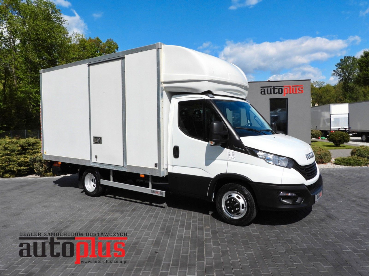 Iveco DAILY 35C16 KOFFER AUFZUG 8 PALETTEN TEMPOMAT - Fourgon grand volume: photos 1 Iveco DAILY 35C16 KOFFER AUFZUG 8 PALETTEN TEMPOMAT - Fourgon grand volume: photos 1