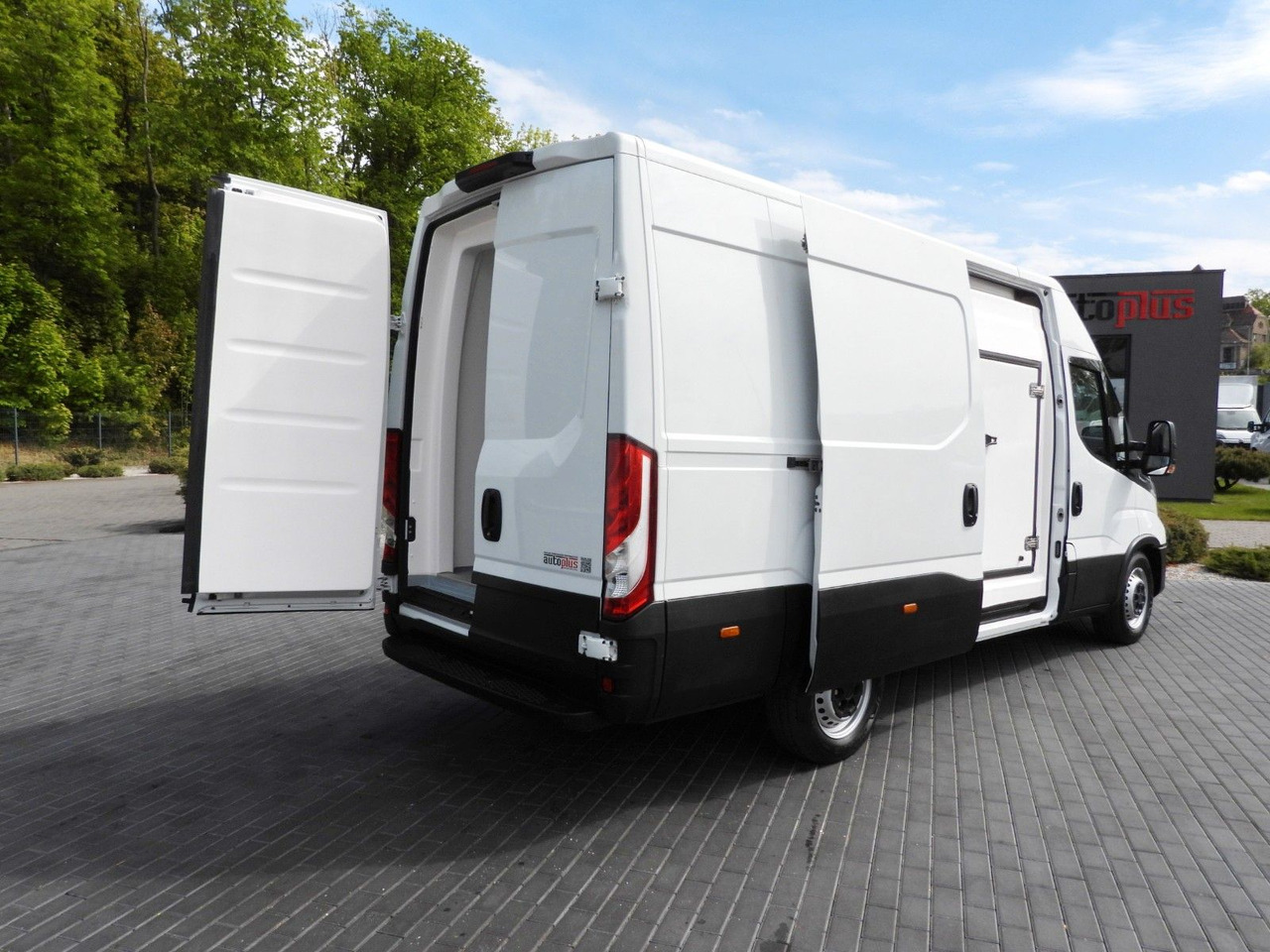Iveco DAILY 35S14 KÜHLKASTENWAGEN-10*C TEMPOMAT - Utilitaire frigorifique: photos 3 Iveco DAILY 35S14 KÜHLKASTENWAGEN-10*C TEMPOMAT - Utilitaire frigorifique: photos 3