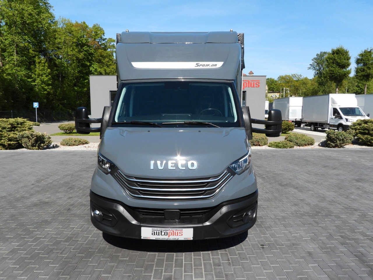Iveco DAILY 35S18 PRITSCHE PLANE 10 PALETTEN WEBASTO - Utilitaire plateau baché, Utilitaire double cabine: photos 5 Iveco DAILY 35S18 PRITSCHE PLANE 10 PALETTEN WEBASTO - Utilitaire plateau baché, Utilitaire double cabine: photos 5